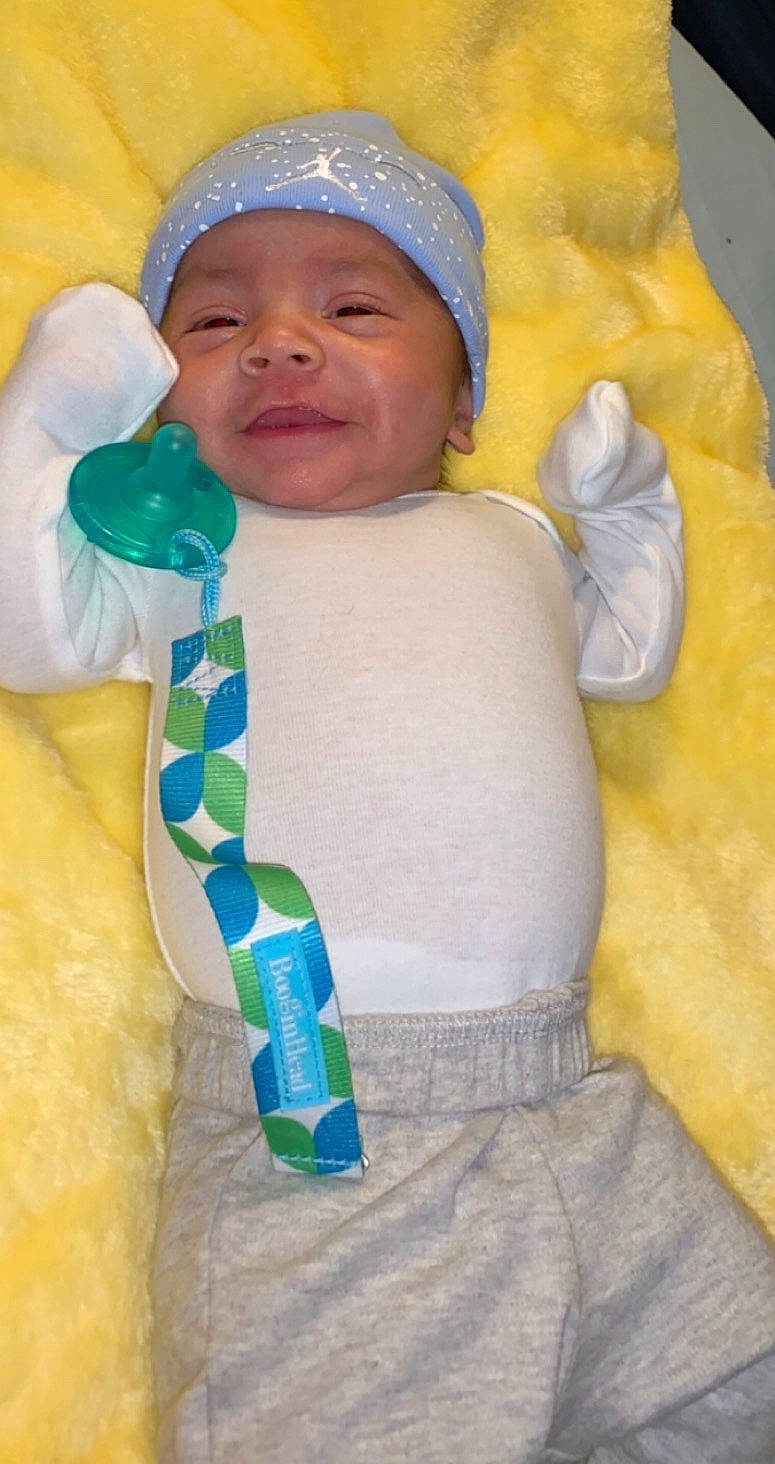 Jairo is registered to the contest to win money with this photo: baby, child, person, smile, toddler, yellow