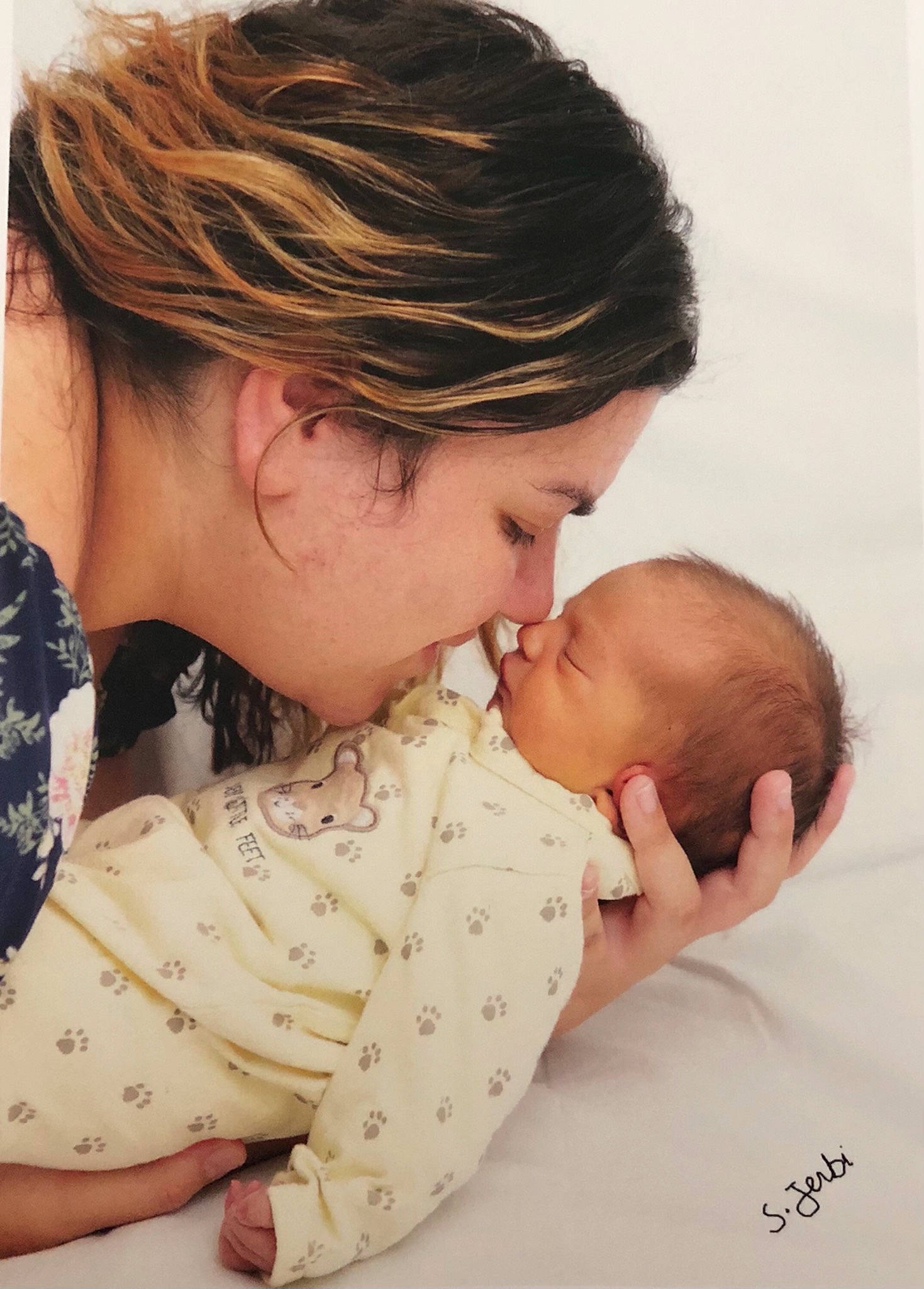 Maeva a rejoint le concours — aidez-le/la à gagner de superbes lots ! arm, baby, beauty, cheek, chin, comfort, ear, face, finger, gesture, hair, happy, interaction, joint, lip, neck, nose, person, skin, sleeve