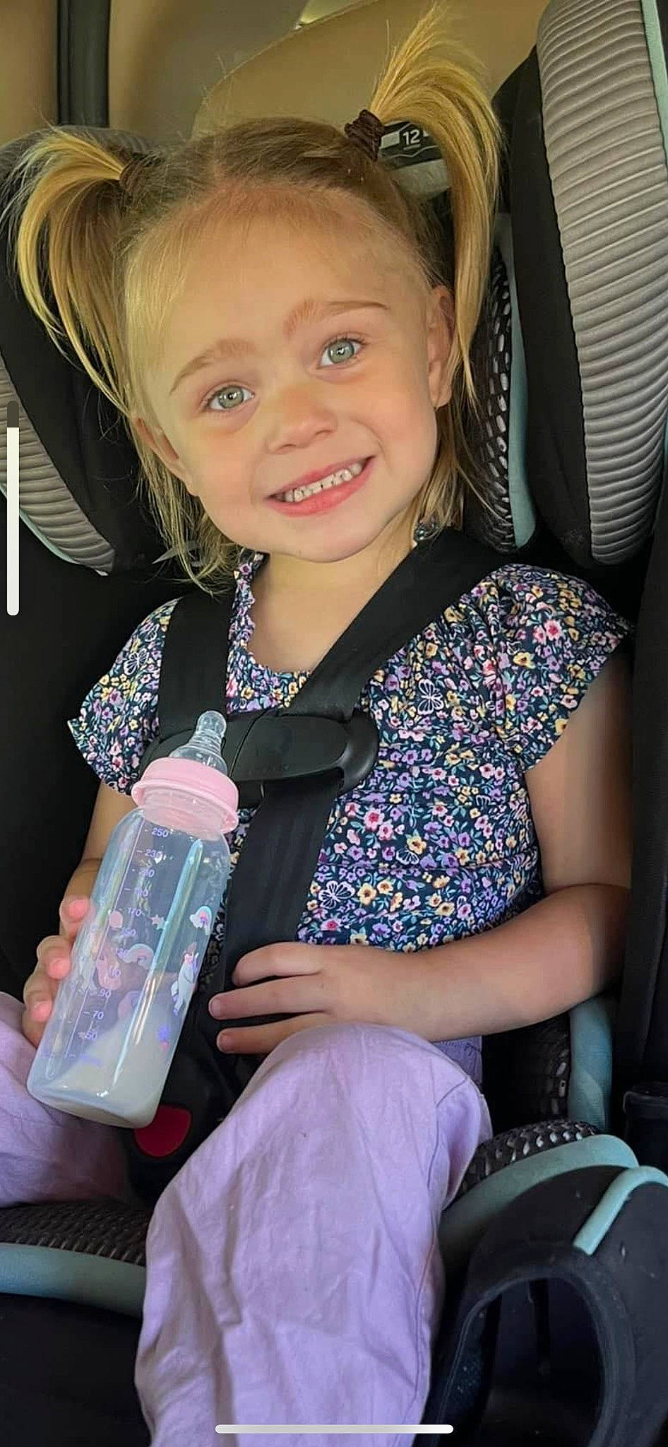 Khaleesi is registered to the contest to win money with this photo: baby_products, blond, blue, bottle, chair, child, drinking, electric_blue, event, fashion_accessory, fun, hand, happy, iris, joy, organ, person, plastic_bottle, skin, smile