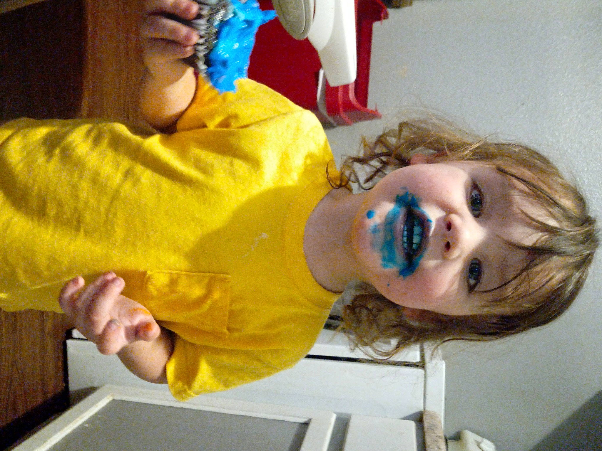 Eli is registered to the contest to win money with this photo: arm, child, eyelash, fun, happy, joint, leisure, mouth, person, room, smile, t_shirt, thumb, toddler, vacation, yellow