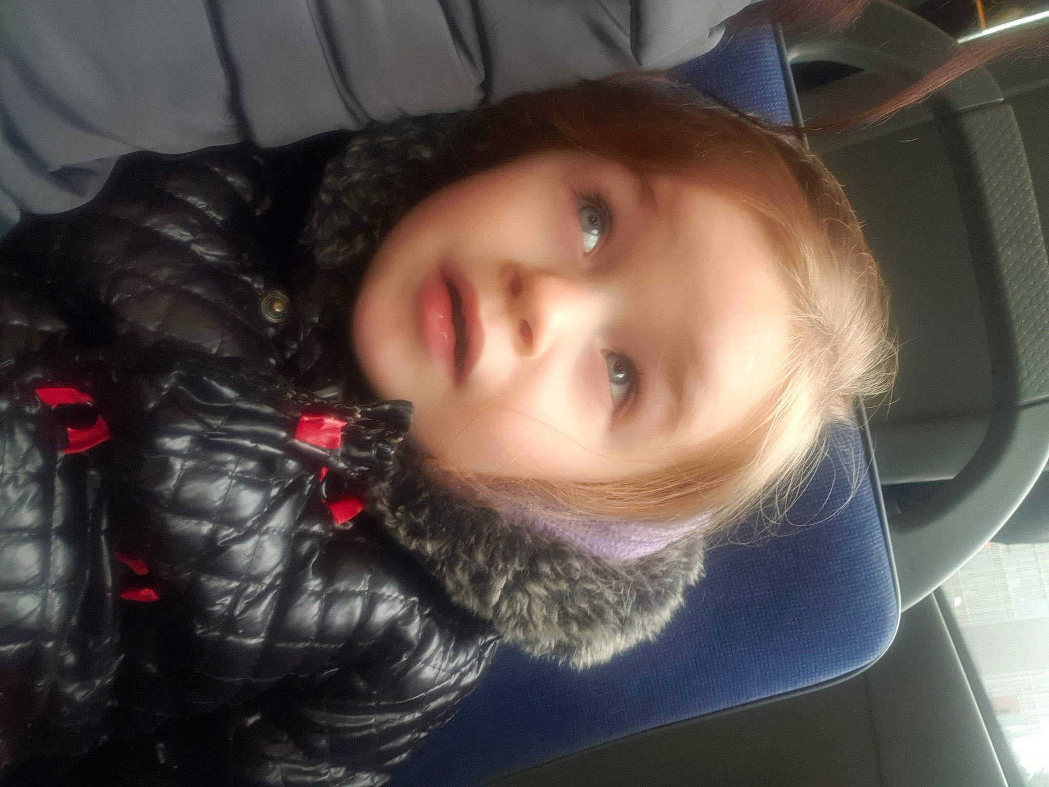 Kessy participe au concours pour gagner de l'argent avec cette photo : auto_part, automotive_mirror, car_seat, cheek, chin, comfort, cool, ear, eyebrow, eyelash, iris, jaw, lip, mammal, mouth, nose, person, surprise, toddler, vehicle_door