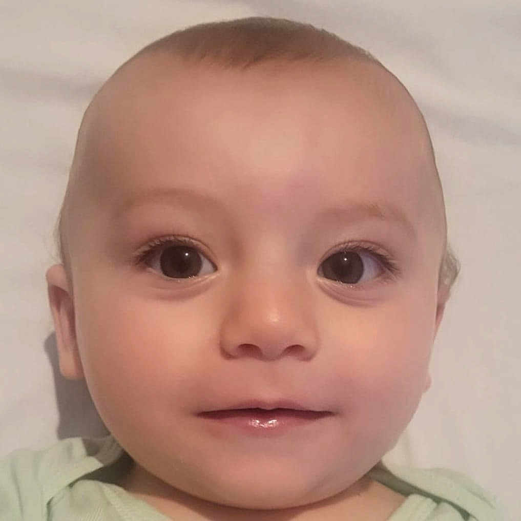 Naël a rejoint le concours — aidez-le/la à gagner de superbes lots ! baby, child, close_up, clothing, cute, expression, eyes, face, focus, head, indoors, infant, light, lying_down, person, portrait, skin, smile, soft, young