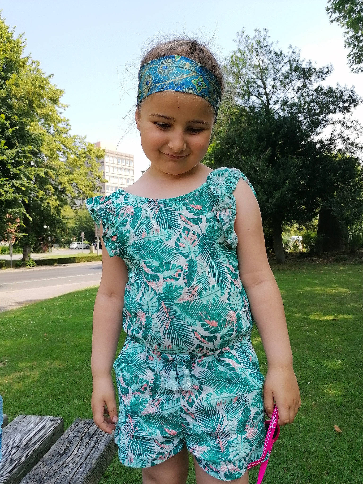 Shaïna a rejoint le concours — aidez-le/la à gagner de superbes lots ! cap, child, clothing, design, dress, grass, headgear, pattern, person, shorts, summer, toddler, turquoise