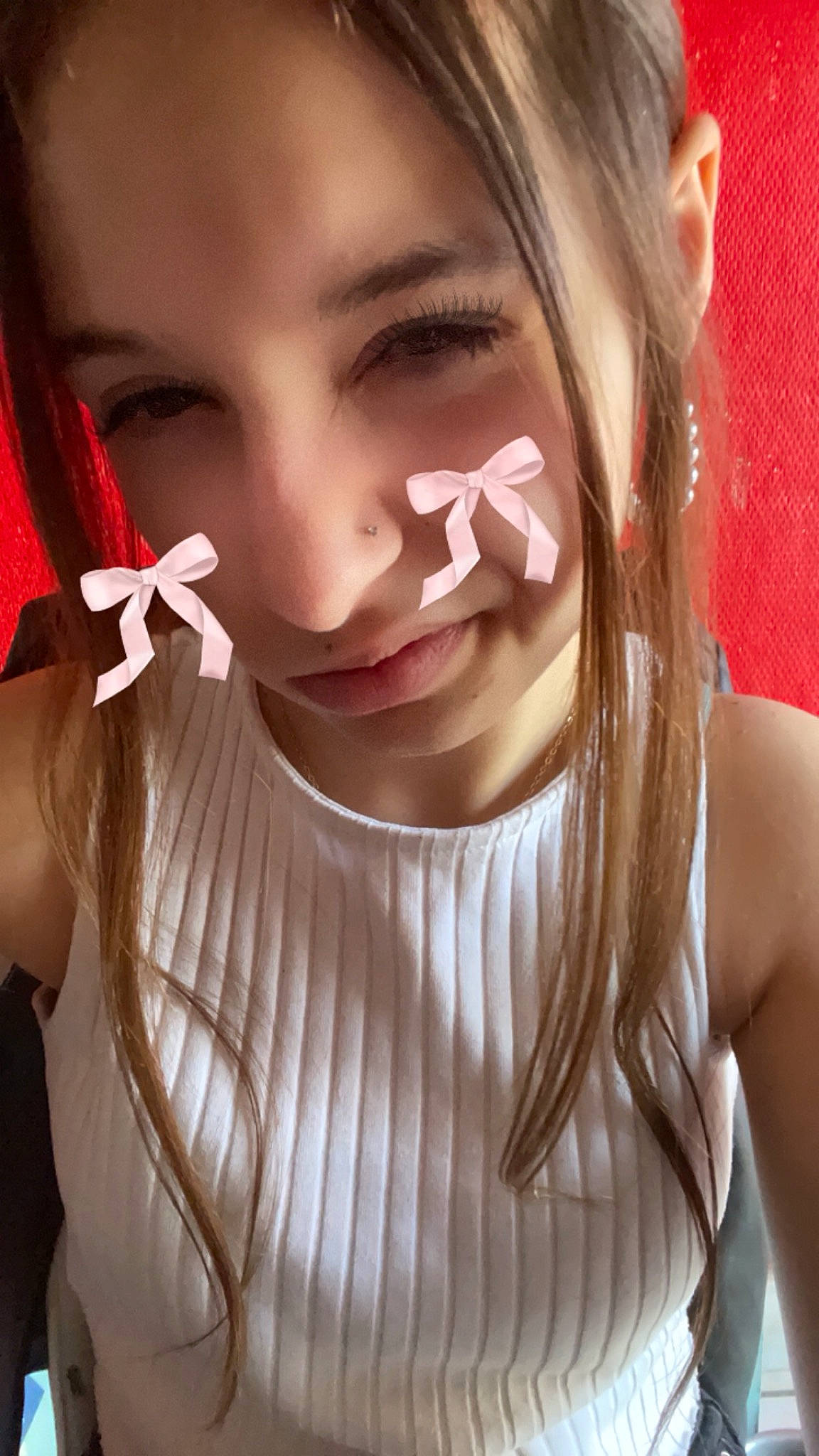 Shirley a rejoint le concours — aidez-le/la à gagner de superbes lots ! black_hair, cheek, chin, cool, ear, eyebrow, eyelash, eyewear, facial_expression, finger, gesture, hair, happy, iris, jaw, joy, lip, mouth, neck, nose