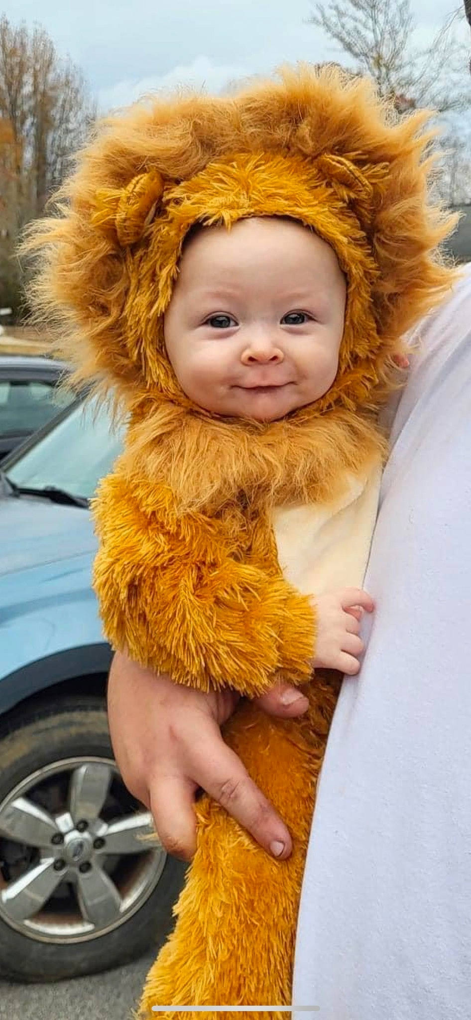 Kayson is registered to the contest to win money with this photo: automotive_tire, beauty, blond, car, dress, eye, facial_expression, fur_clothing, hairstyle, hand, happy, person, photograph, smile, snapshot, tire, toddler, toy, vehicle_door, wheel