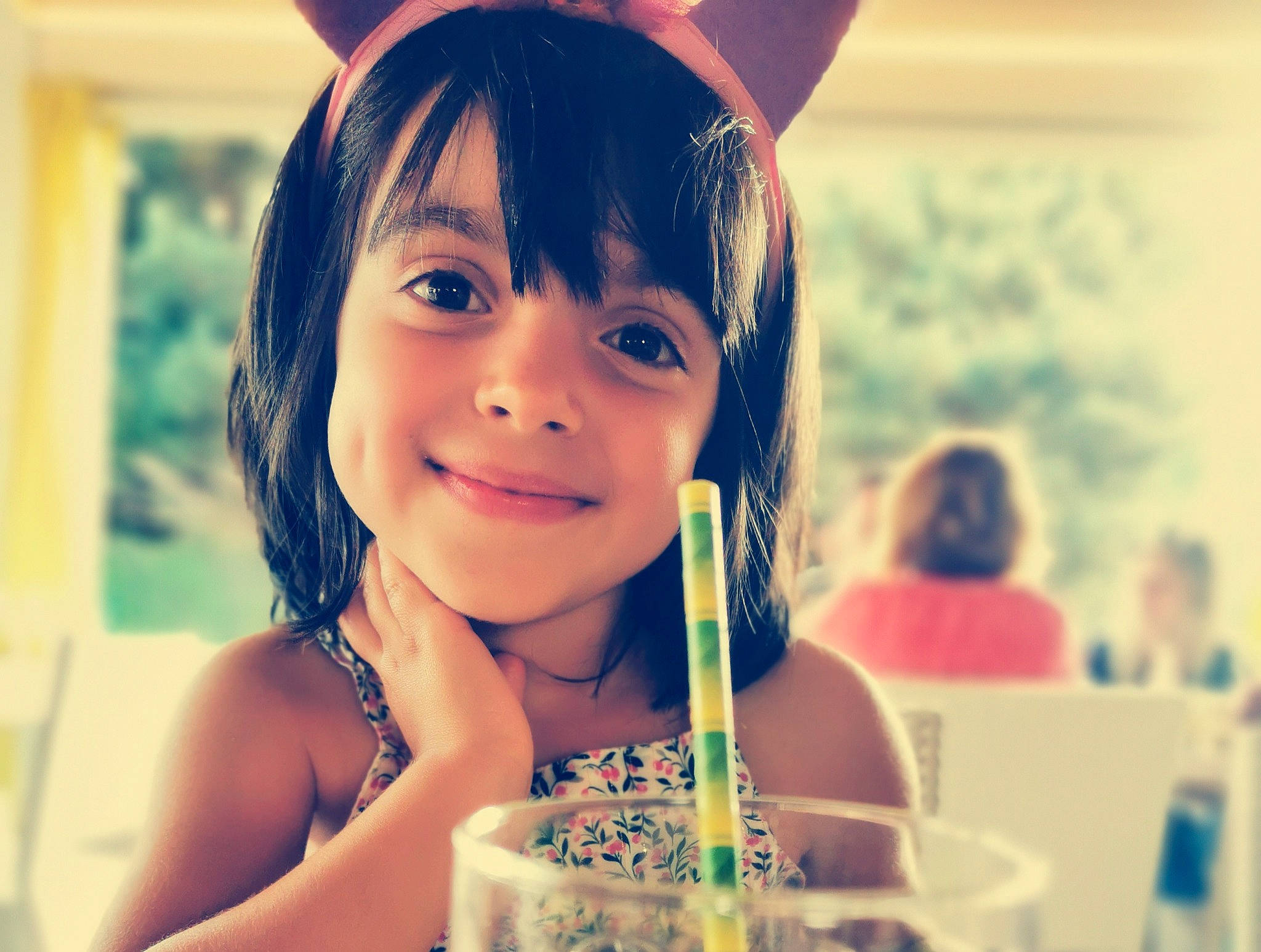 Naya a rejoint le concours — aidez-le/la à gagner de superbes lots ! bangs, black_hair, child, cool, ear, eyelash, facial_expression, fashion, finger, fun, gesture, hairstyle, happy, joy, leisure, lip, long_hair, organ, person, skin