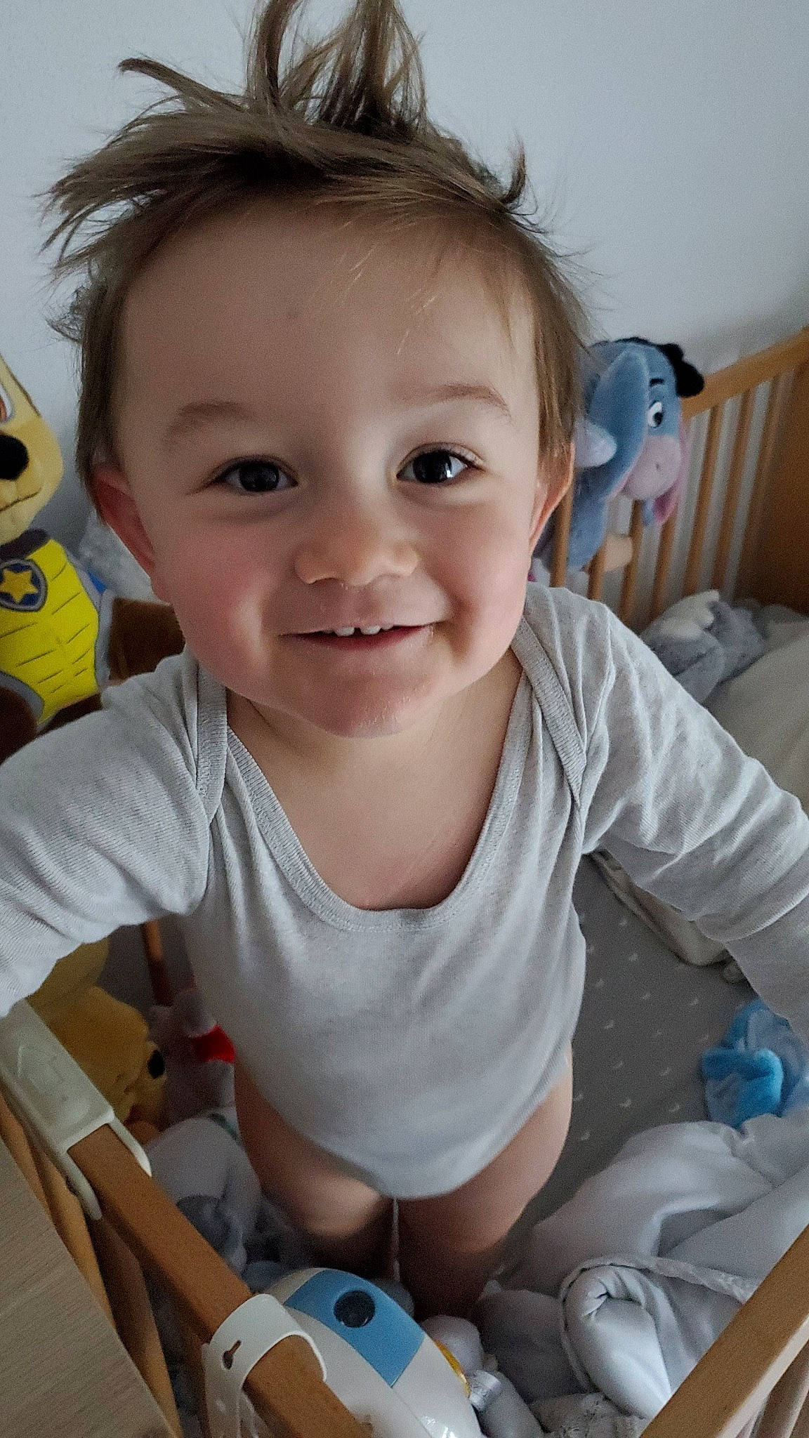 Loucas participe au concours pour gagner de l'argent avec cette photo : baby, baby_toddler_clothing, cheek, chin, eye, eyelash, face, finger, forehead, fun, hair, happy, iris, joy, mouth, nose, person, skin, sleeve, smile