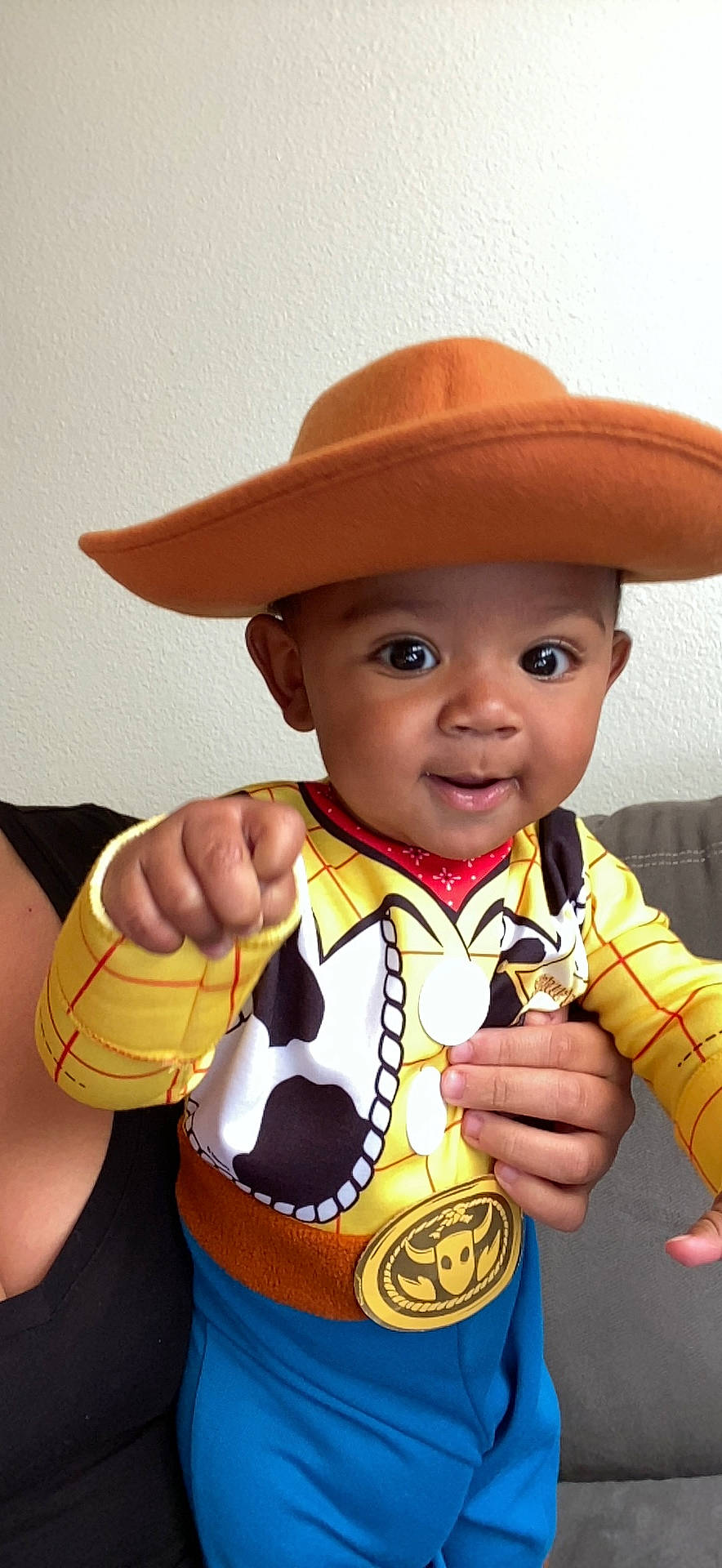 Nohili is registered to the contest to win money with this photo: baby, baby_toddler_clothing, child, costume_hat, eye, face, fashion_accessory, fedora, finger, gesture, hand, happy, hat, head, headgear, headwear, person, sleeve, smile, sun_hat