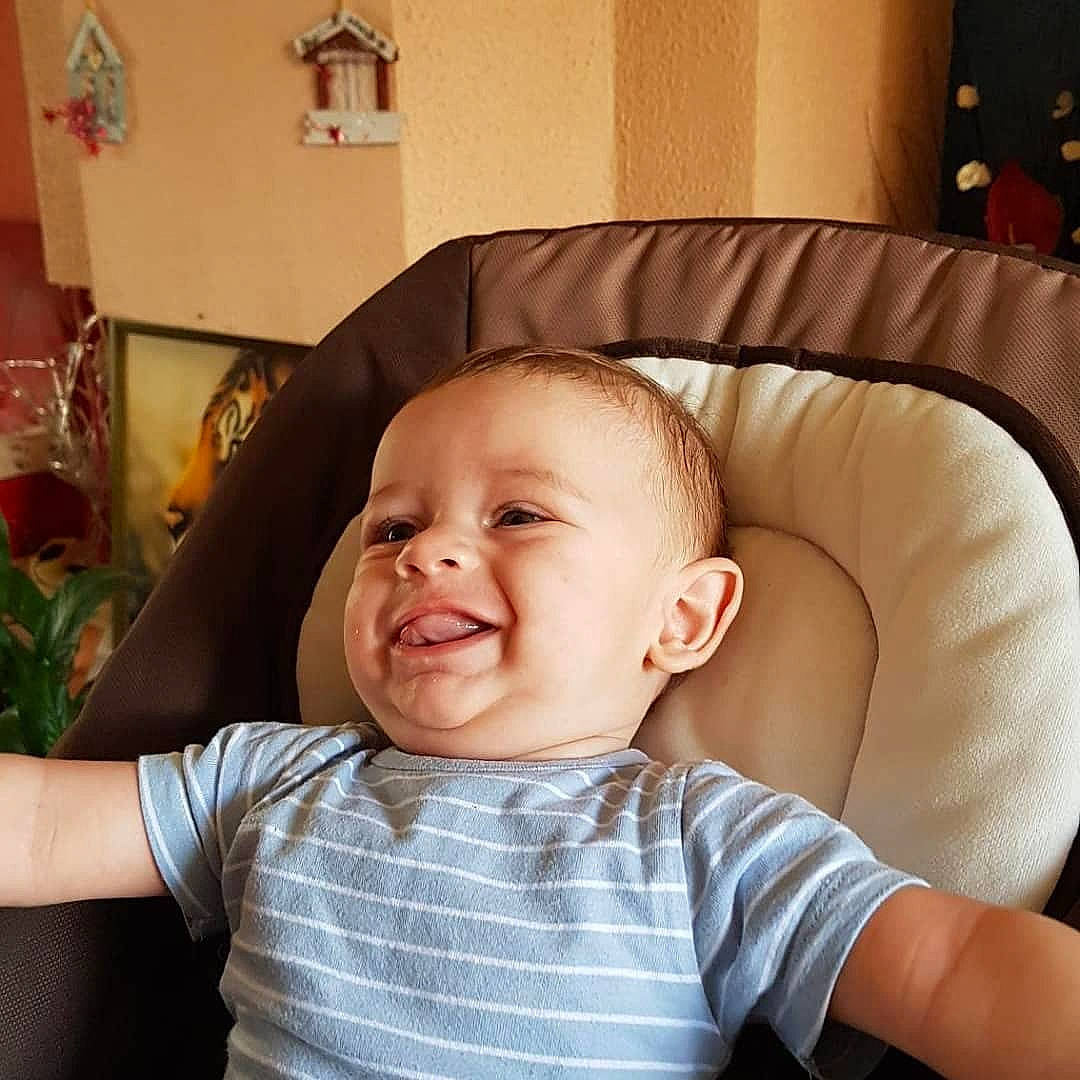 Daryl participe au concours pour gagner de l'argent avec cette photo : baby, cheek, child, face, head, joy, mouth, person, smile, toddler