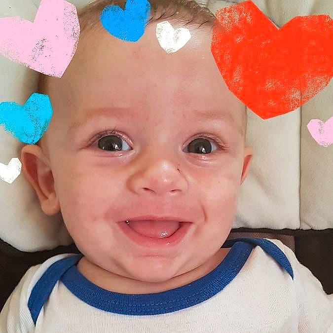 Daryl participe au concours pour gagner de l'argent avec cette photo : baby, baby_making_funny_faces, cheek, child, ear, eye, face, facial_expression, forehead, happy, head, joy, lip, mouth, nose, organ, person, pink, skin, smile