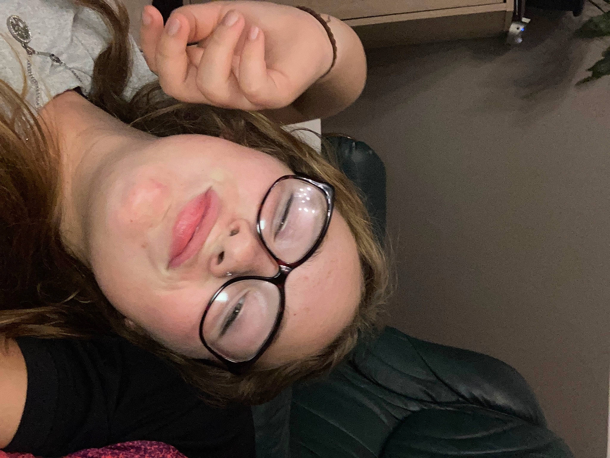 Jade participe au concours pour gagner de l'argent avec cette photo : cheek, chin, ear, eye, eyebrow, eyelash, eyewear, forehead, glasses, hairstyle, head, jaw, lip, mouth, neck, nose, person, shoulder, skin, smile