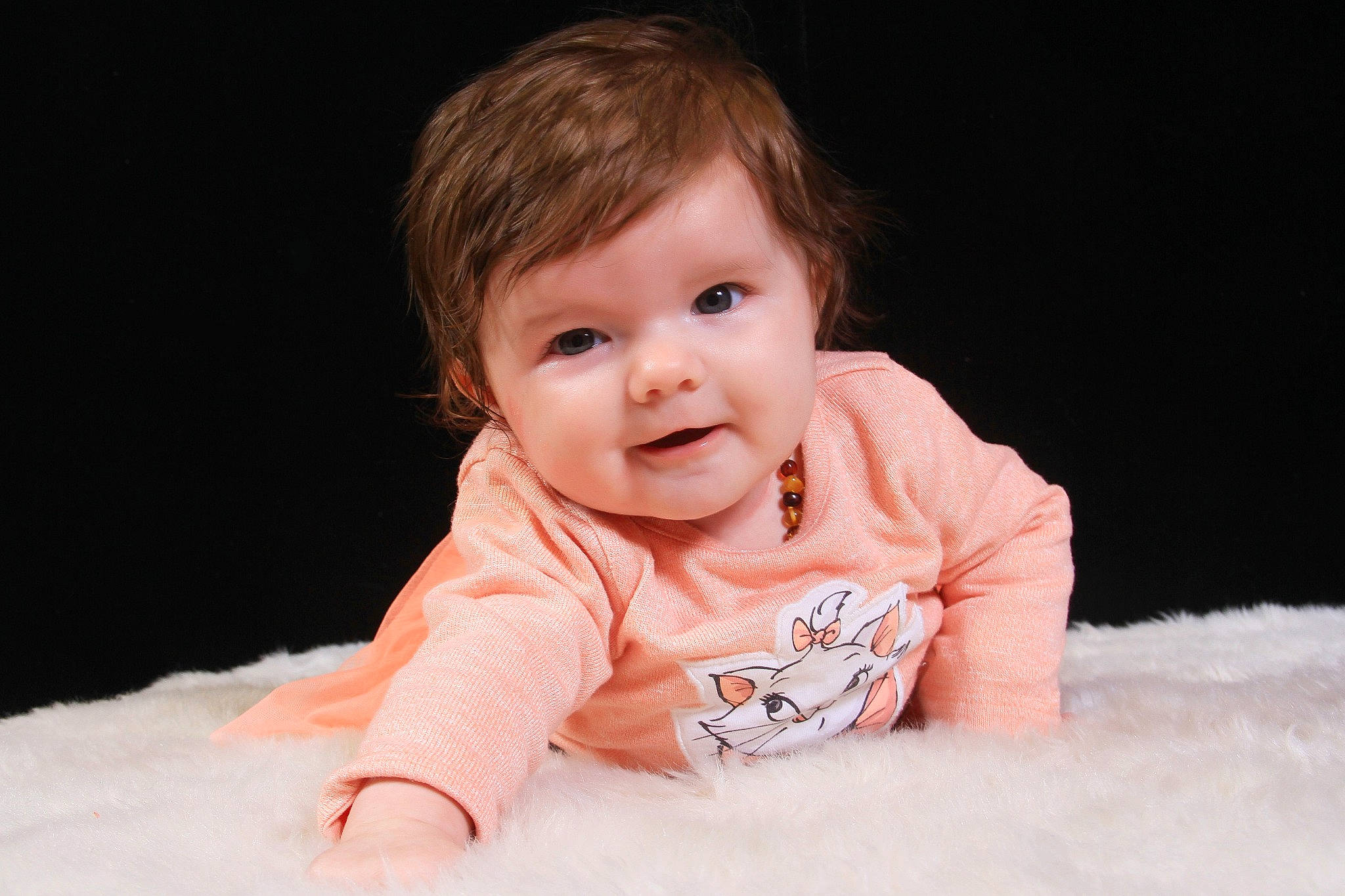 Chloé a rejoint le concours — aidez-le/la à gagner de superbes lots ! baby, baby_toddler_clothing, cheek, child, chin, close_up, comfort, eye, eyebrow, flash_photography, fun, hairstyle, happy, iris, nose, person, skin, sleeve, smile, toddler