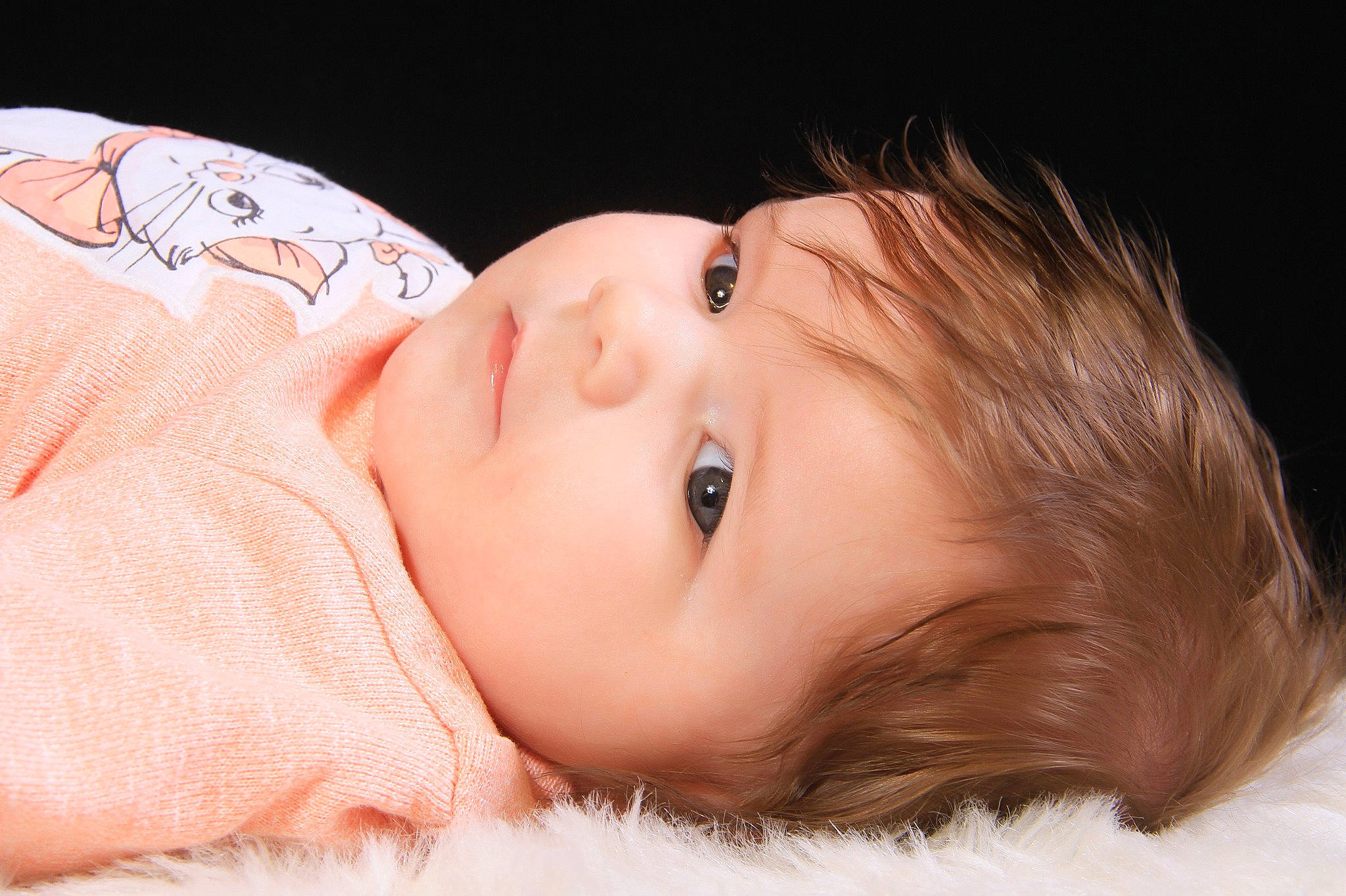 Chloé participe au concours pour gagner de l'argent avec cette photo : baby, baby_toddler_clothing, cheek, child, chin, comfort, eye, eyebrow, eyelash, fashion_accessory, flash_photography, grass, happy, head, iris, lip, neck, nose, person, skin