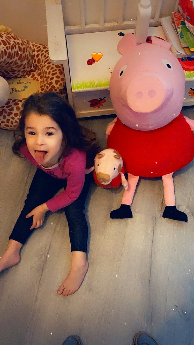 Léana a rejoint le concours — aidez-le/la à gagner de superbes lots ! child, happy, person, plush, smile, stuffed_toy, toddler, toy