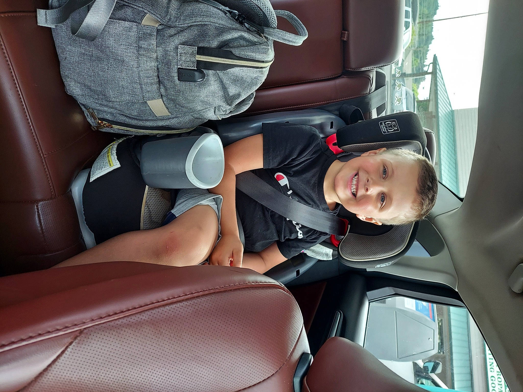 Kysen is registered to the contest to win money with this photo: auto_part, automotive_design, automotive_exterior, car, car_seat, car_seat_cover, comfort, family_car, head_restraint, joy, mode_of_transport, motor_vehicle, passenger, person, personal_luxury_car, seat_belt, smile, steering_part, steering_wheel, vehicle