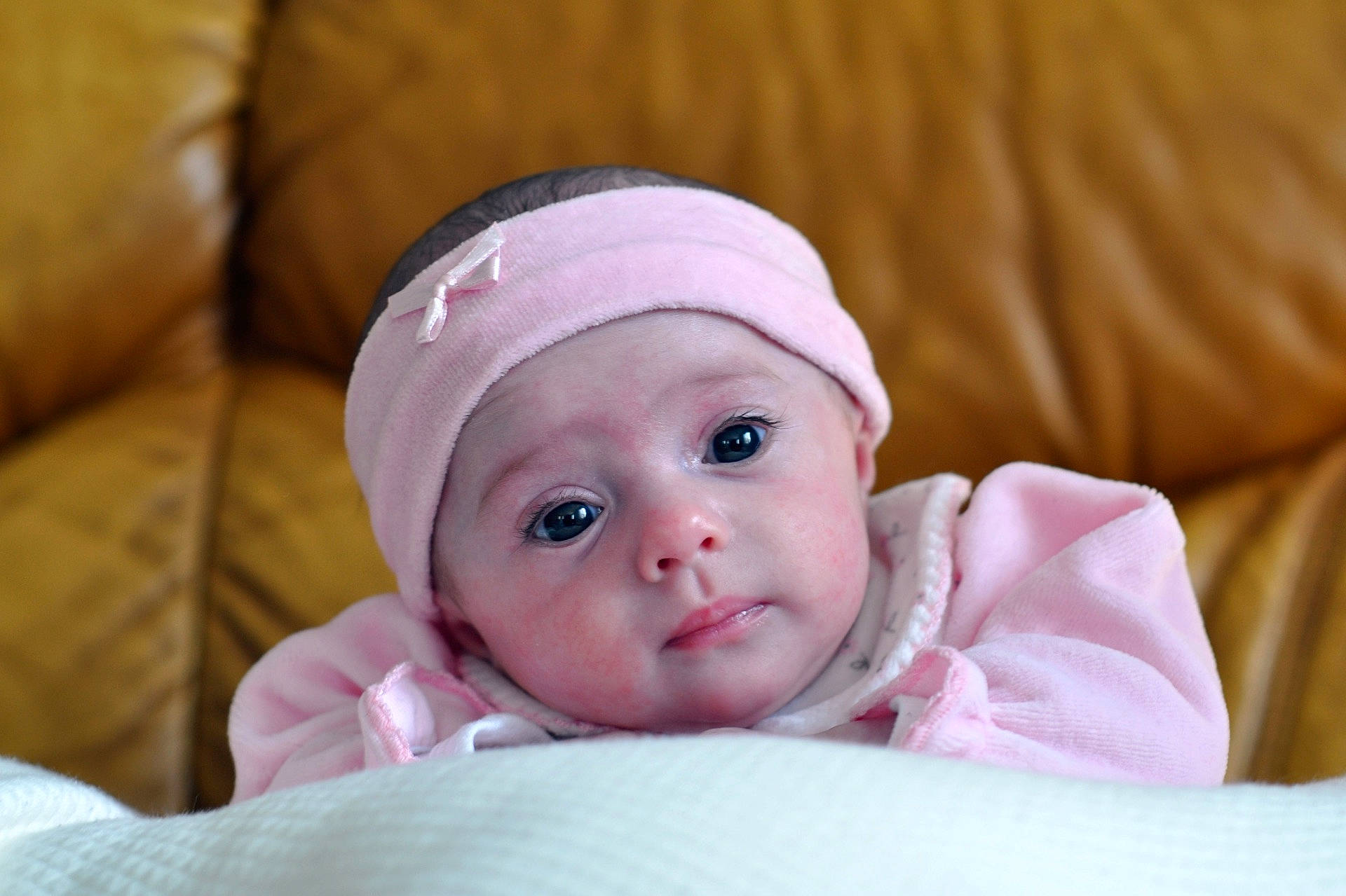 Mylèna a rejoint le concours — aidez-le/la à gagner de superbes lots ! child, eye, face, facial_expression, headwear, infant, nose, organ, person, pink, portrait, skin, toddler