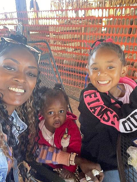 Arielle is registered to the contest to win money with this photo: adaptation, child, cool, crowd, earrings, event, friendship, fun, hairstyle, happy, jewellery, joy, leisure, organ, person, skin, smile, snapshot, t_shirt, toddler