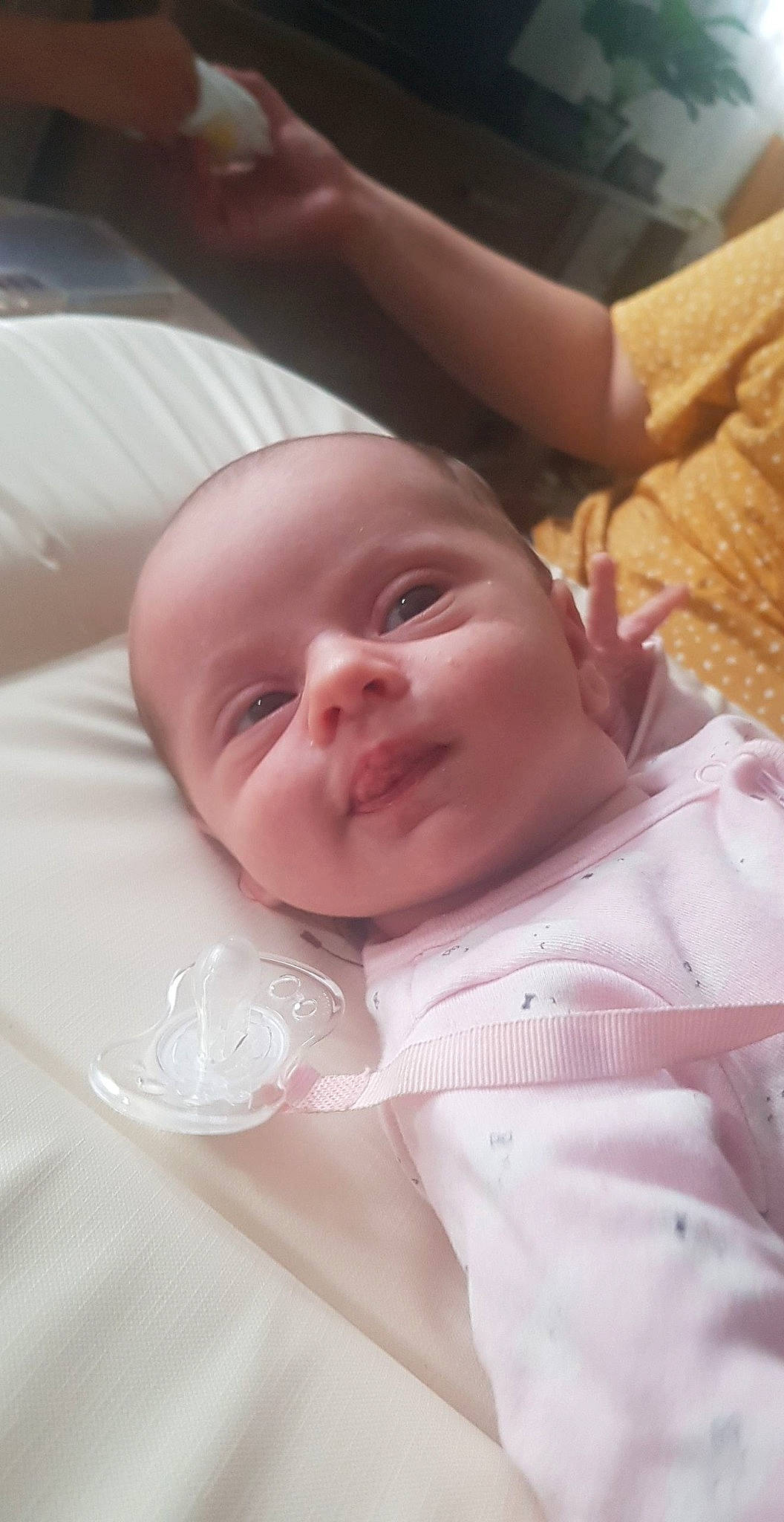 Roxane a rejoint le concours — aidez-le/la à gagner de superbes lots ! baby, baby_products, baby_toddler_clothing, cheek, chest, child, chin, comfort, event, eyebrow, happy, iris, linens, lip, neck, nose, person, pink, smile, thumb