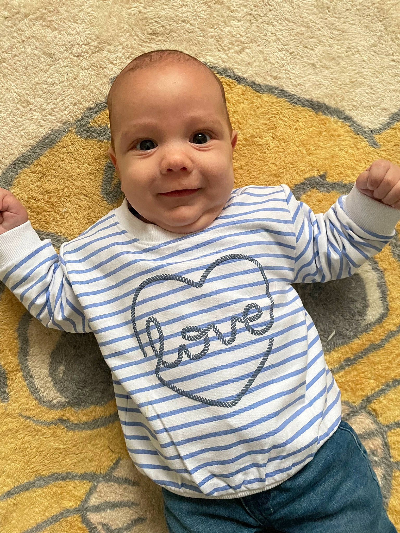 Andy a rejoint le concours — aidez-le/la à gagner de superbes lots ! baby_toddler_clothing, cheek, chin, clothing, eye, facial_expression, gesture, hair, hairstyle, happy, head, human, human_body, joy, lip, mouth, nose, person, skin, sleeve