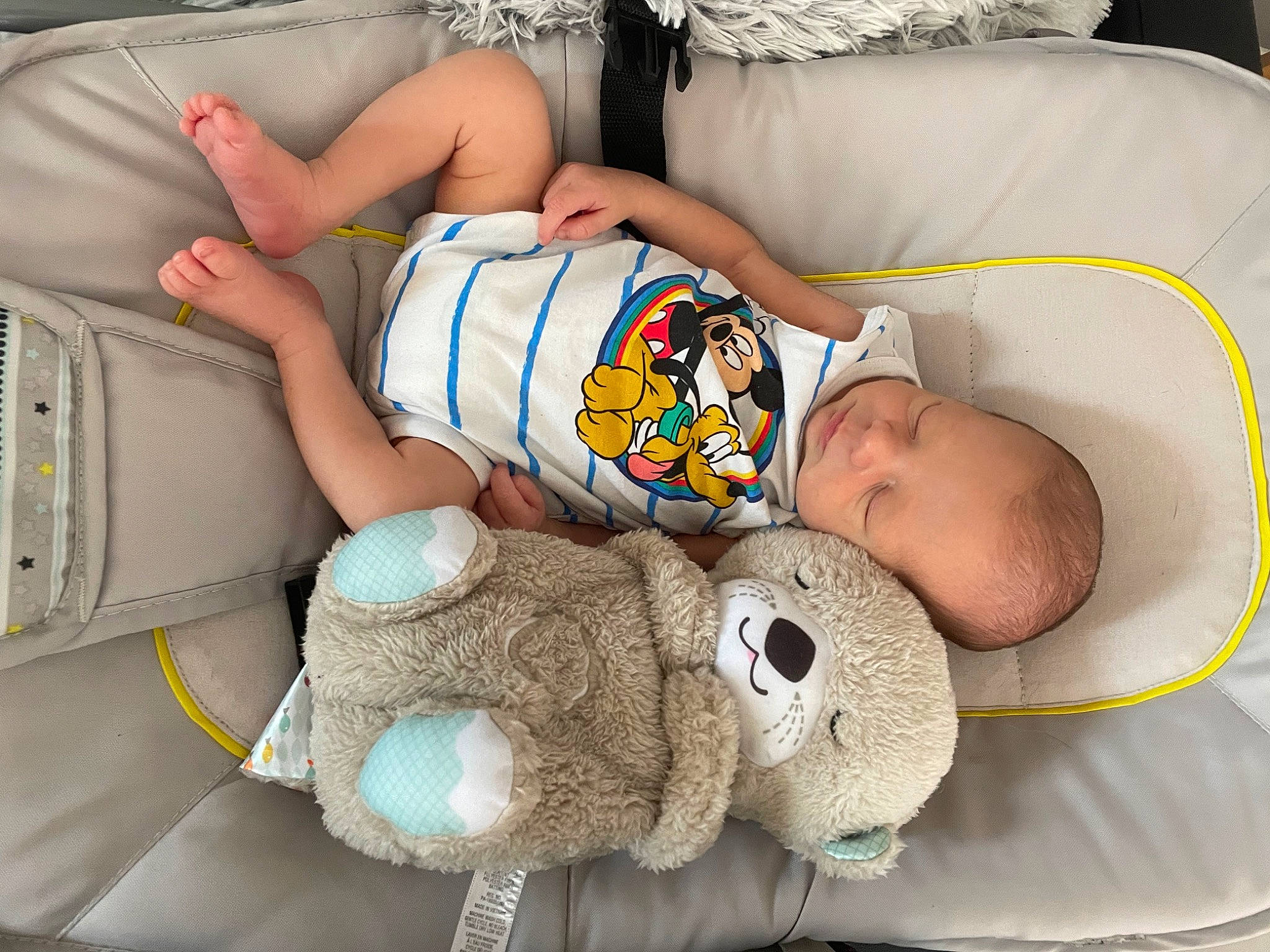 Andy a rejoint le concours — aidez-le/la à gagner de superbes lots ! baby, baby_products, baby_safety, baby_sleeping, baby_toddler_clothing, bed, bedding, bedtime, child, comfort, couch, infant_bed, linens, nap, person, product, room, sleep, textile, toddler