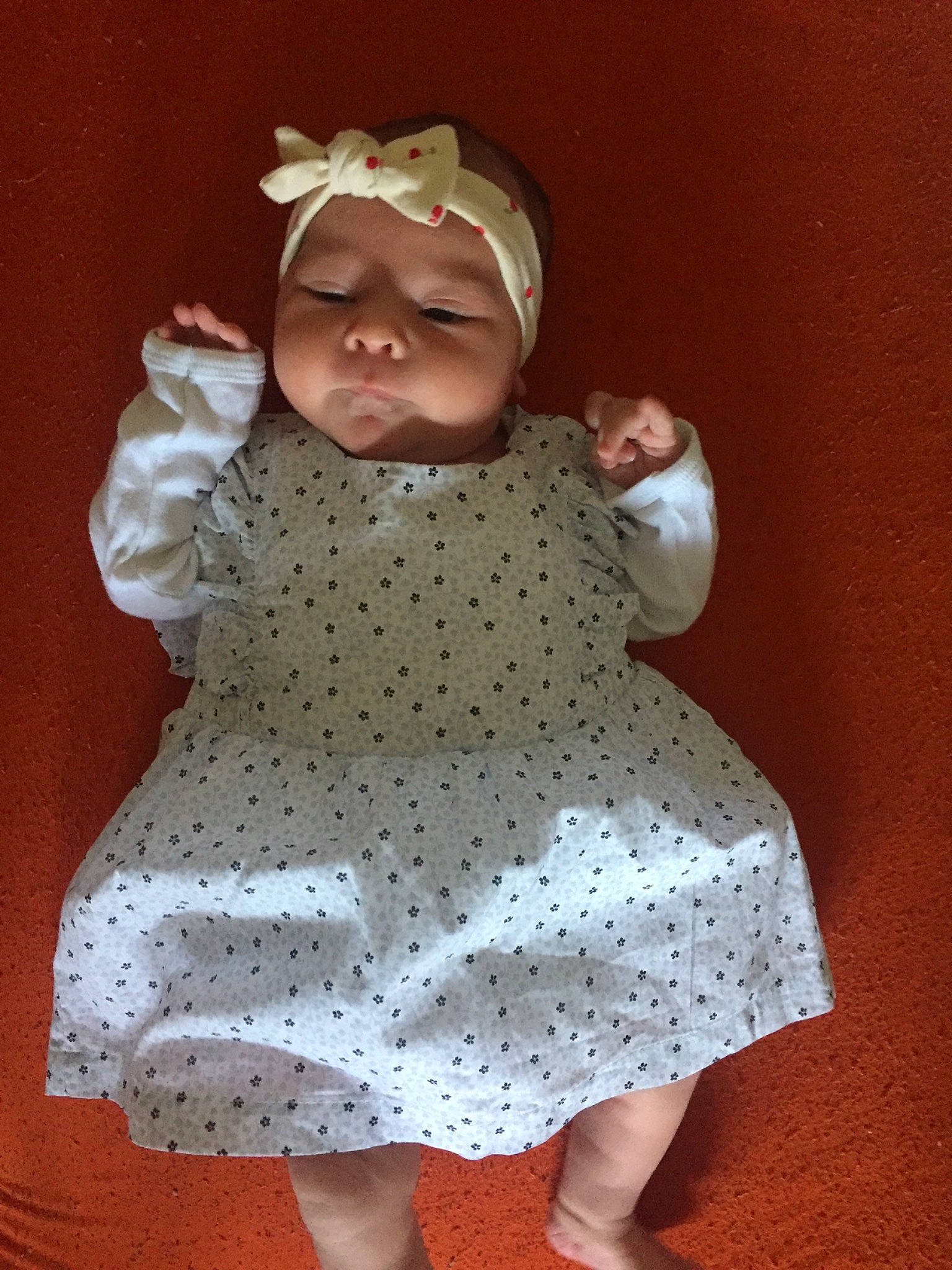 éna participe au concours pour gagner de l'argent avec cette photo : baby, baby_products, baby_toddler_clothing, cap, day_dress, dress, embellishment, fashion_accessory, fur, headband, headpiece, headwear, linens, one_piece_garment, pattern, person, pink, sitting, sleeve, textile