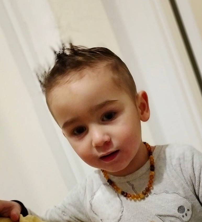 Tymael participe au concours pour gagner de l'argent avec cette photo : arm, baby, baby_toddler_clothing, cheek, ear, eyelash, flooring, gesture, hand, happy, human_body, iris, lip, neck, nose, person, skin, sleeve, smile, toddler