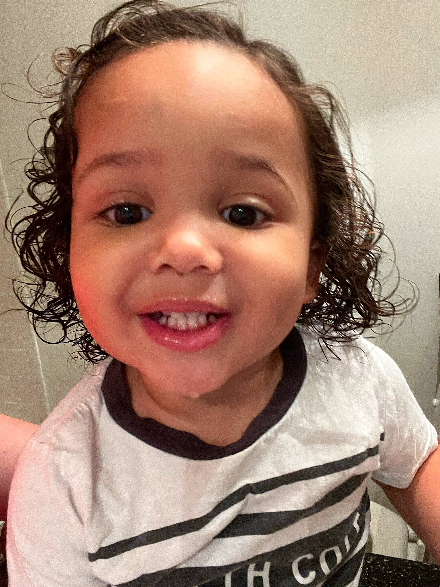 Kobe is registered to the contest to win money with this photo: cheek, chin, ear, eyebrow, eyelash, forehead, hair, happy, human_body, iris, jaw, joy, lip, mouth, neck, nose, person, shoulder, skin, sleeve