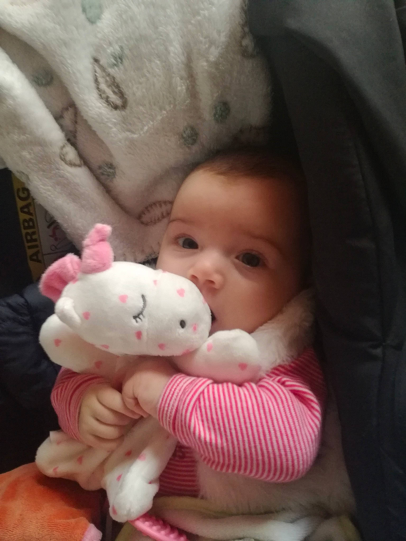 Inaya participe au concours pour gagner de l'argent avec cette photo : cheek, chin, comfort, ear, eye, finger, gesture, happy, head, interaction, iris, lip, mouth, nose, person, pink, skin, textile, thumb, toy