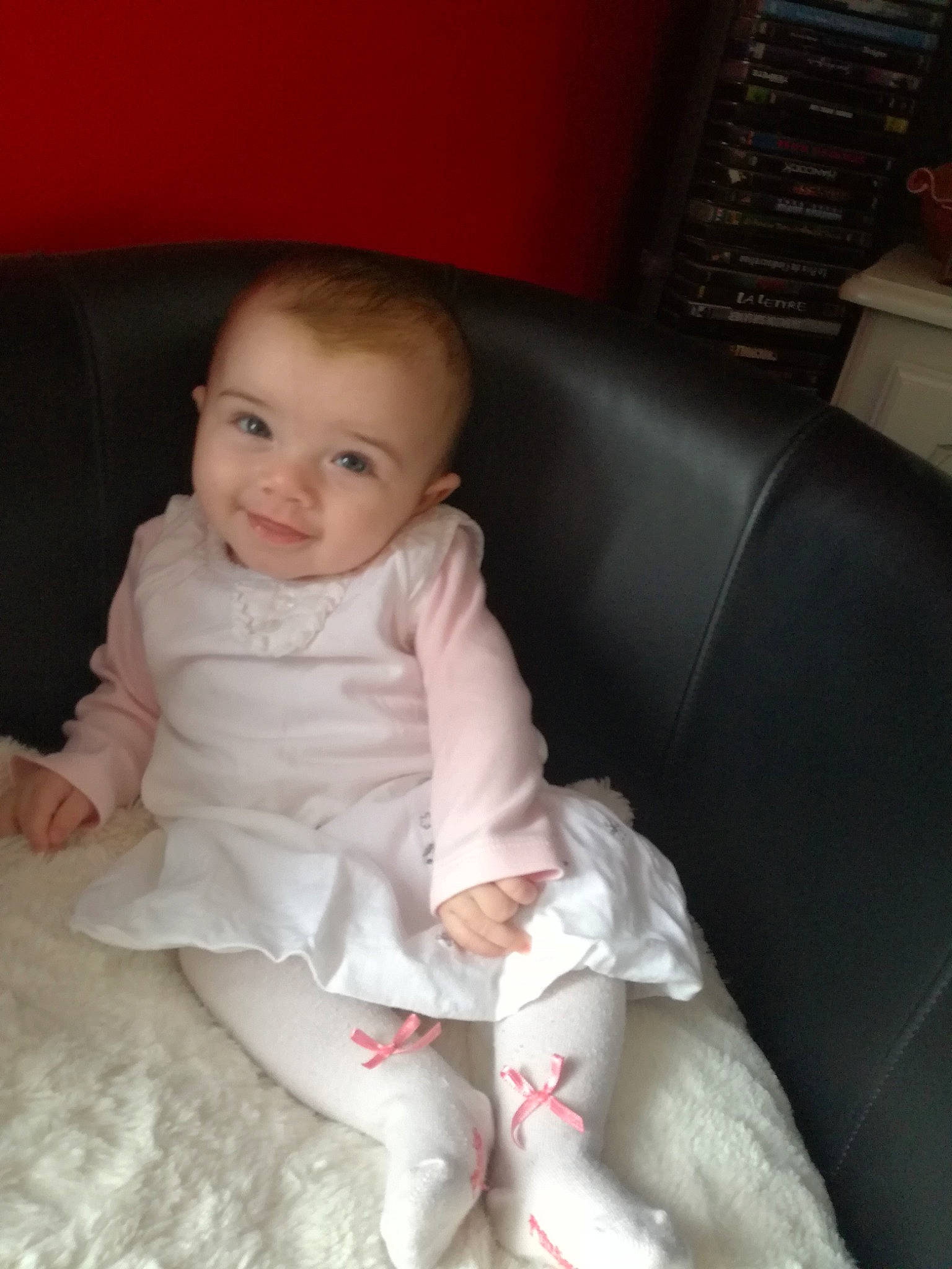 Inaya a rejoint le concours — aidez-le/la à gagner de superbes lots ! arm, baby, baby_toddler_clothing, cheek, chin, comfort, dress, eye, face, hair, hairstyle, hand, head, human_body, joy, leg, lip, mouth, person, skin