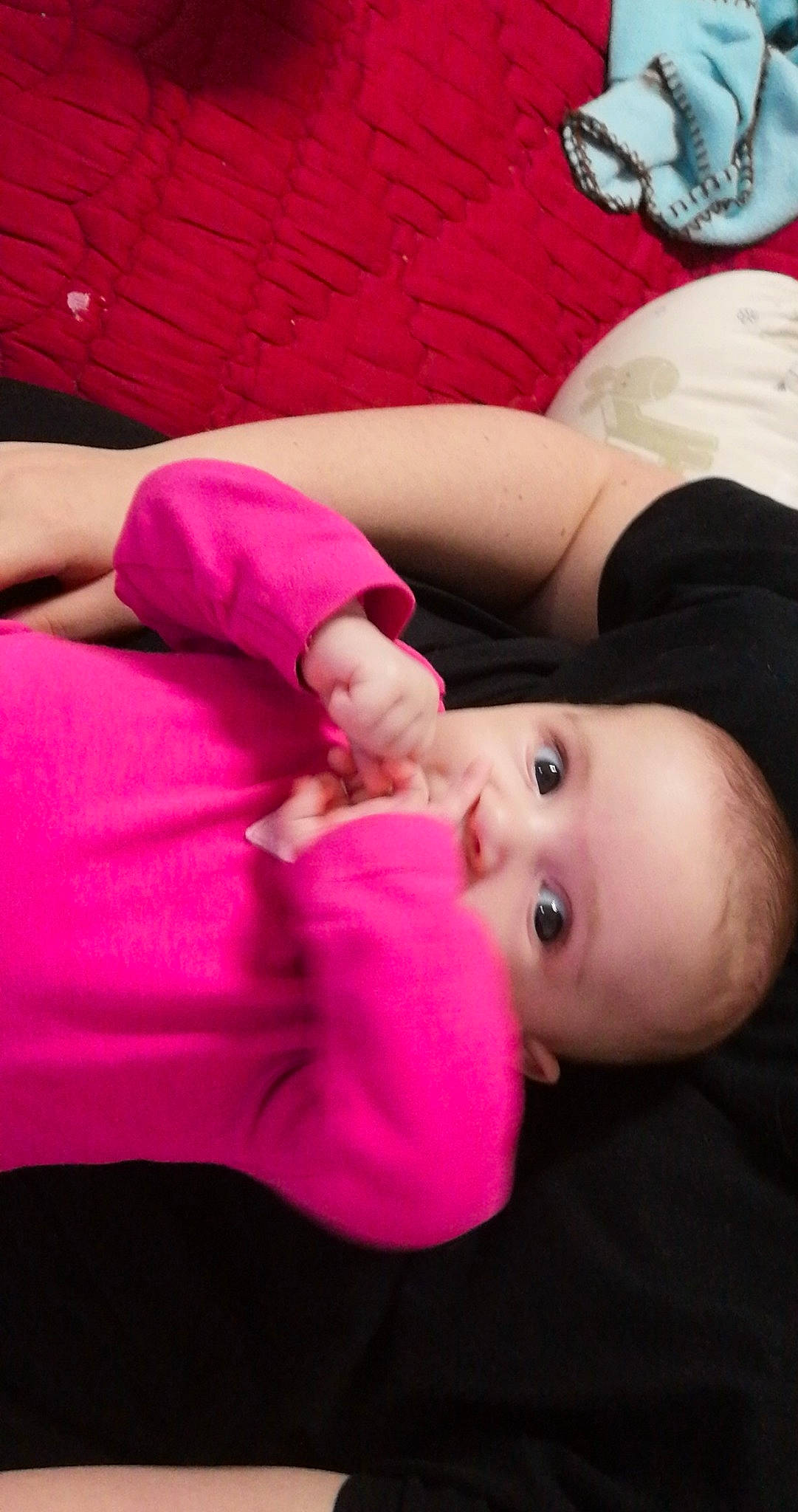 Jade participe au concours pour gagner de l'argent avec cette photo : baby, baby_products, baby_toddler_clothing, bracelet, cheek, child, comfort, eyelash, finger, lip, magenta, nail, person, pink, skin, toddler, wrist