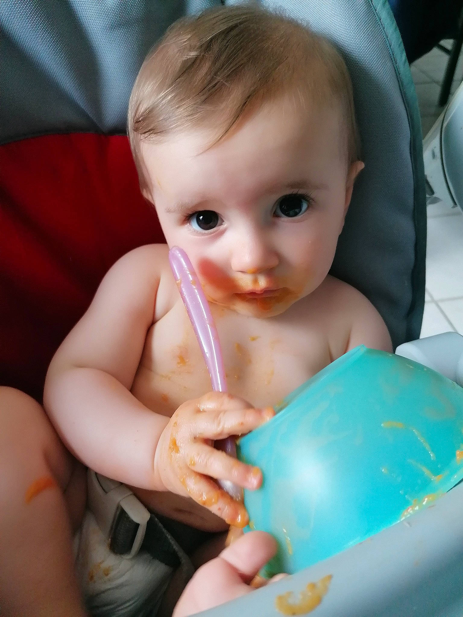 Jade participe au concours pour gagner de l'argent avec cette photo : azure, blue, cheek, eye, eyelash, face, finger, gesture, hair, hand, happy, head, iris, lip, mouth, muscle, nose, organ, person, skin