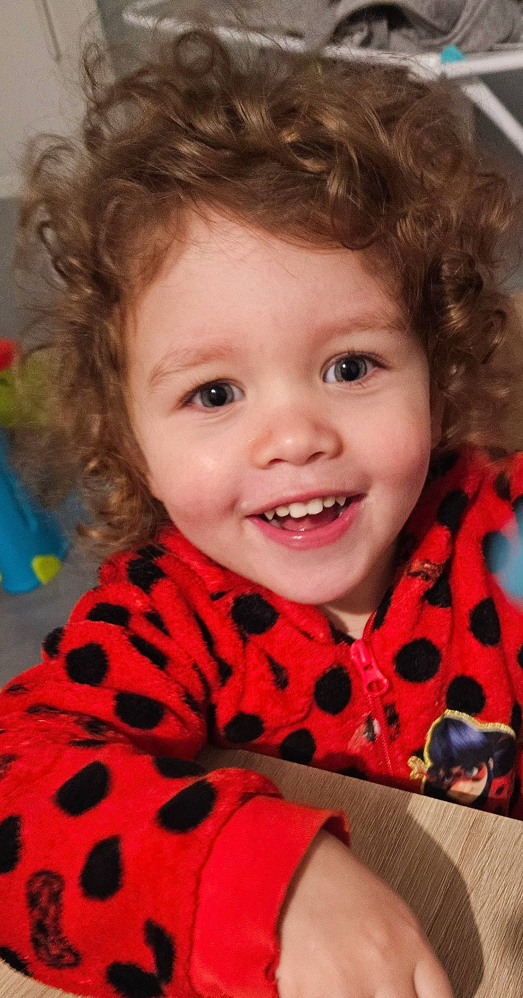 élya a rejoint le concours — aidez-le/la à gagner de superbes lots ! beauty, cheek, child, chin, close_up, eye, eyebrow, eyelash, facial_expression, fun, happy, iris, joy, lip, nose, people, person, plant, ringlet, skin