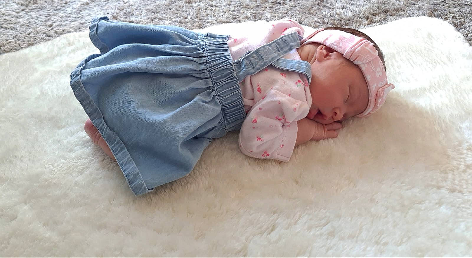 Ella-mai is registered to the contest to win money with this photo: baby, child, nap, person, sleep