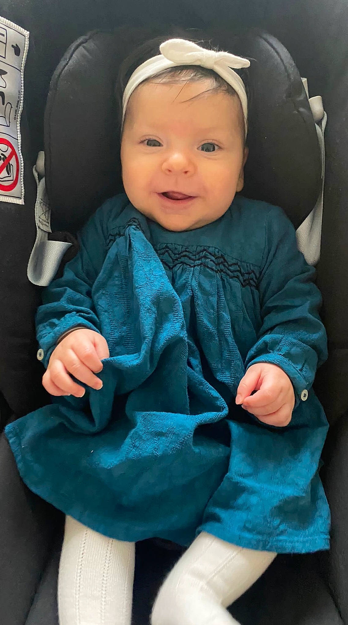 Jade a rejoint le concours — aidez-le/la à gagner de superbes lots ! baby, baby_toddler_clothing, blue, cheek, comfort, eye, face, finger, gesture, green, hairstyle, happy, head, headwear, iris, outerwear, person, product, skin, sleeve