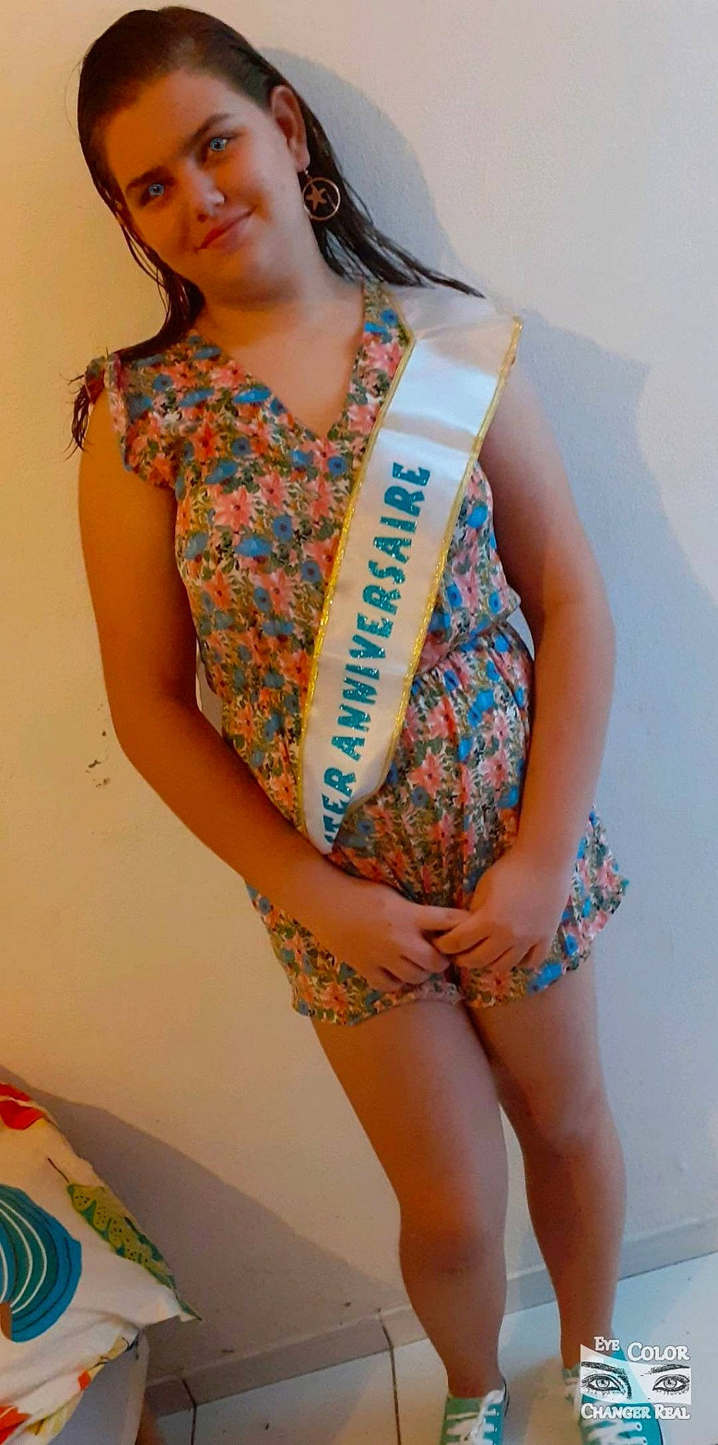 Lucy participe au concours pour gagner de l'argent avec cette photo : azure, chest, day_dress, fashion_design, human_body, joint, joy, maillot, neck, one_piece_garment, one_piece_swimsuit, orange, outerwear, person, pink, shoulder, sleeve, sleeveless_shirt, thigh, trunk