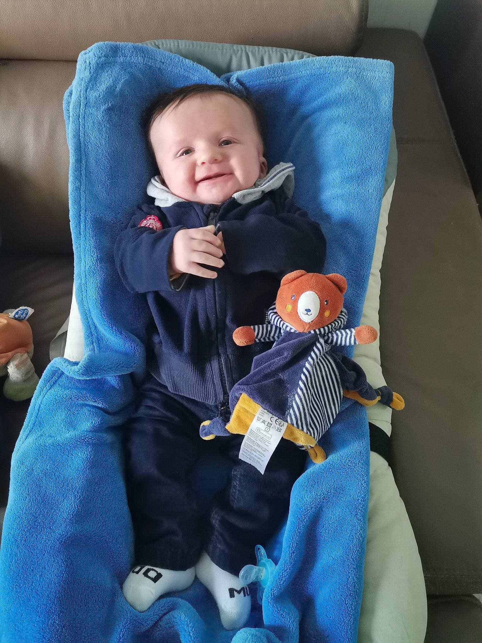 Malonn a rejoint le concours — aidez-le/la à gagner de superbes lots ! arm, baby, baby_carriage, baby_in_car_seat, baby_products, baby_safety, baby_toddler_clothing, car_seat, cheek, comfort, face, finger, head, lap, person, product, seat_belt, skin, smile, textile