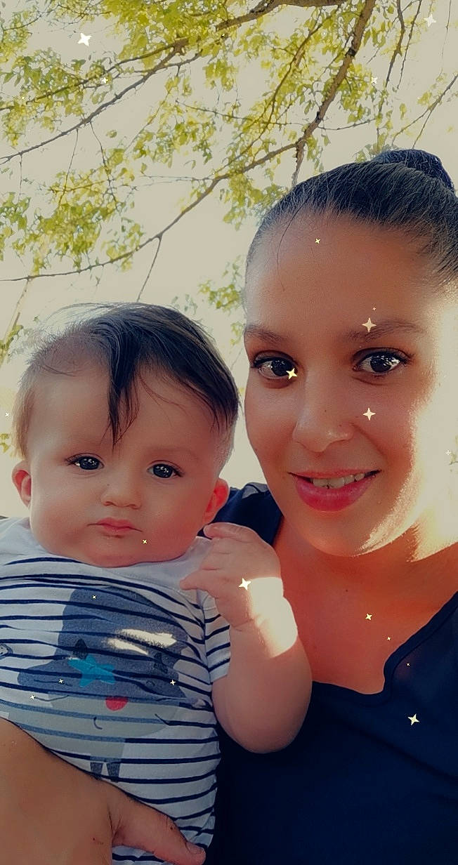 Malonn participe au concours pour gagner de l'argent avec cette photo : baby, black_hair, cheek, chin, cool, eye, eyebrow, gesture, happy, iris, joy, leisure, lip, nose, people_in_nature, person, product, shoulder, skin, smile