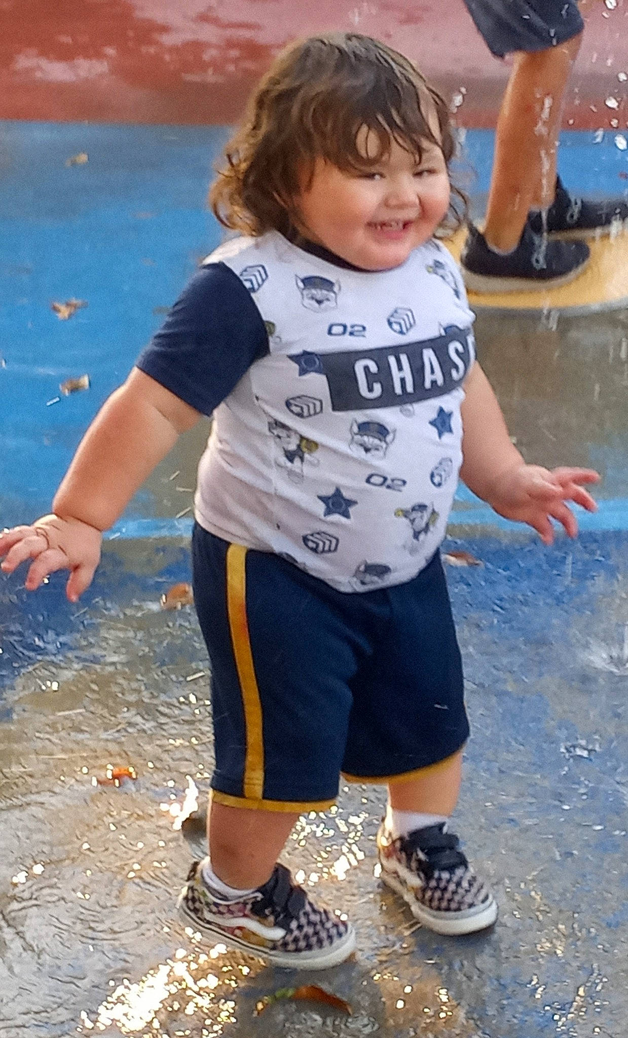 Tommy is registered to the contest to win money with this photo: beauty, child, electric_blue, footwear, fun, hairstyle, happy, human, joy, leisure, people_in_nature, person, photograph, recreation, shoe, shorts, smile, t_shirt, thigh, toddler