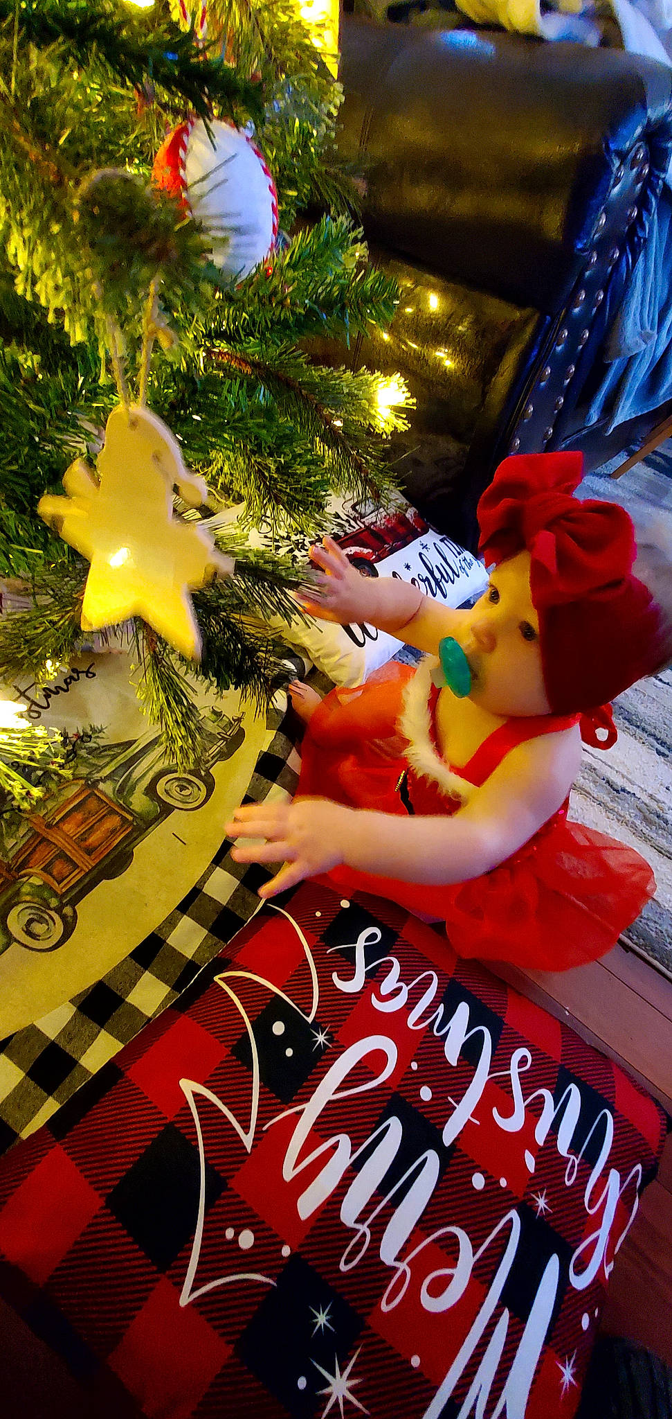 Freya is registered to the contest to win money with this photo: carmine, christmas, christmas_decoration, christmas_eve, christmas_ornament, christmas_tree, conifer, doll, event, evergreen, fictional_character, fir, fun, happy, headwear, holiday, holiday_ornament, interior_design, ornament, person