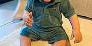 Leeroy participe au concours pour gagner de l'argent avec cette photo : accessories, baby, bodypart, clothing, couch, face, finger, footwear, furniture, glasses, hand, head, person, photography, portrait, runningshoe, shoe, shorts, sneaker, sunglasses