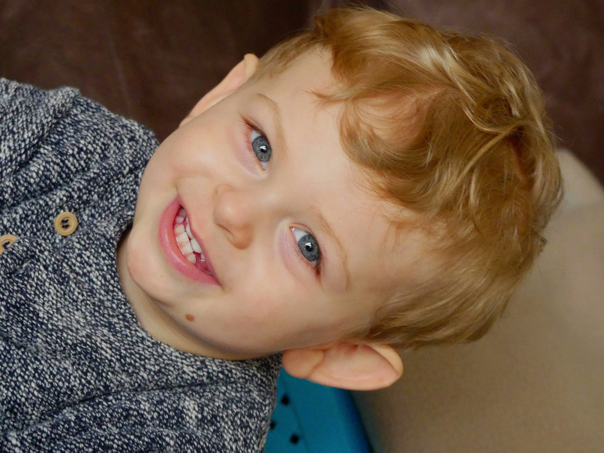 Mevin participe au concours pour gagner de l'argent avec cette photo : blue, cheek, chin, clothing, eye, eyebrow, eyelash, flash_photography, forehead, happy, iris, jaw, joy, lip, mouth, nose, person, skin, smile, toddler