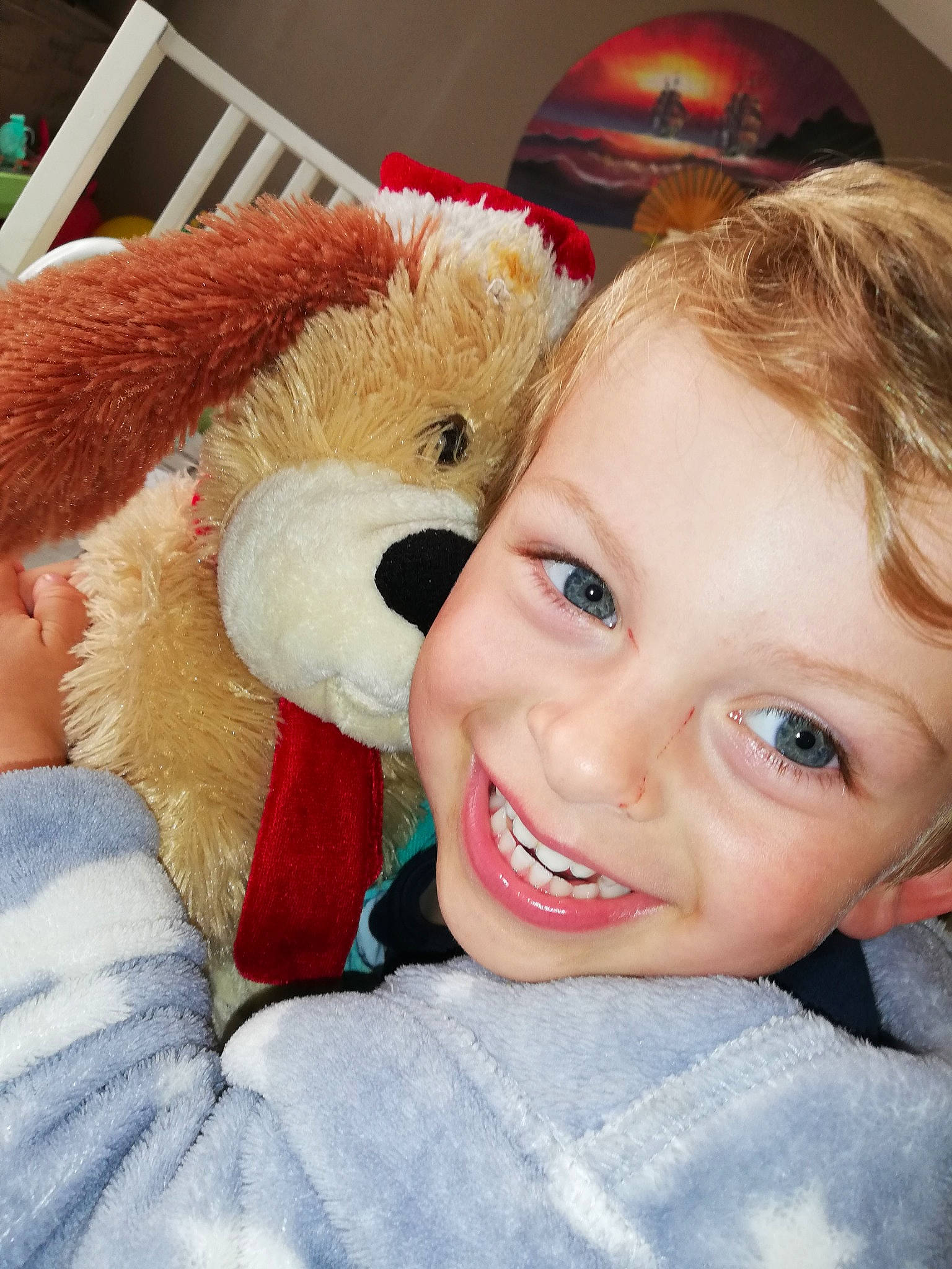 Mevin a rejoint le concours — aidez-le/la à gagner de superbes lots ! baby_toys, bear, child, companion_dog, ear, fun, fur, happy, joy, laugh, mascot, nose, person, plush, room, selfie, skin, smile, stuffed_toy, teddy_bear