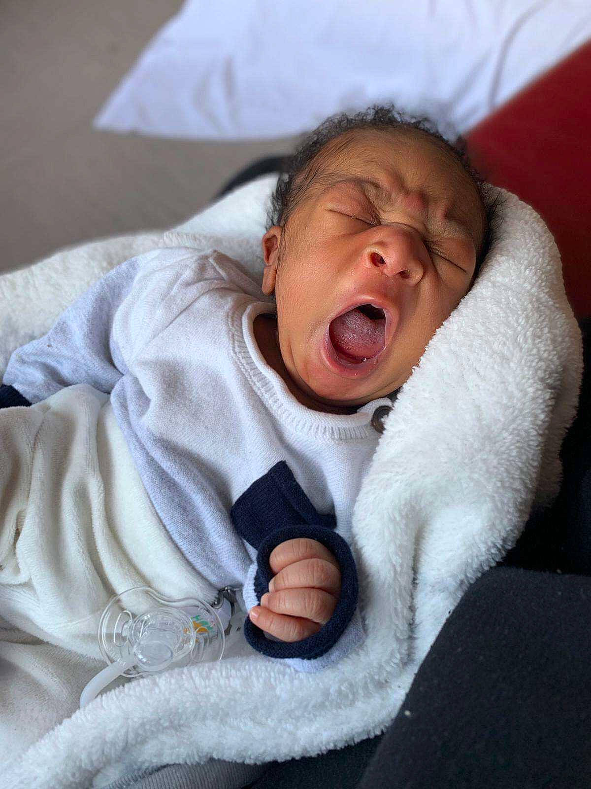 Kyllian a rejoint le concours — aidez-le/la à gagner de superbes lots ! baby, baby_sleeping, bedtime, birth, child, comfort, facial_expression, mouth, nap, person, sleep, smile, toddler, yawn