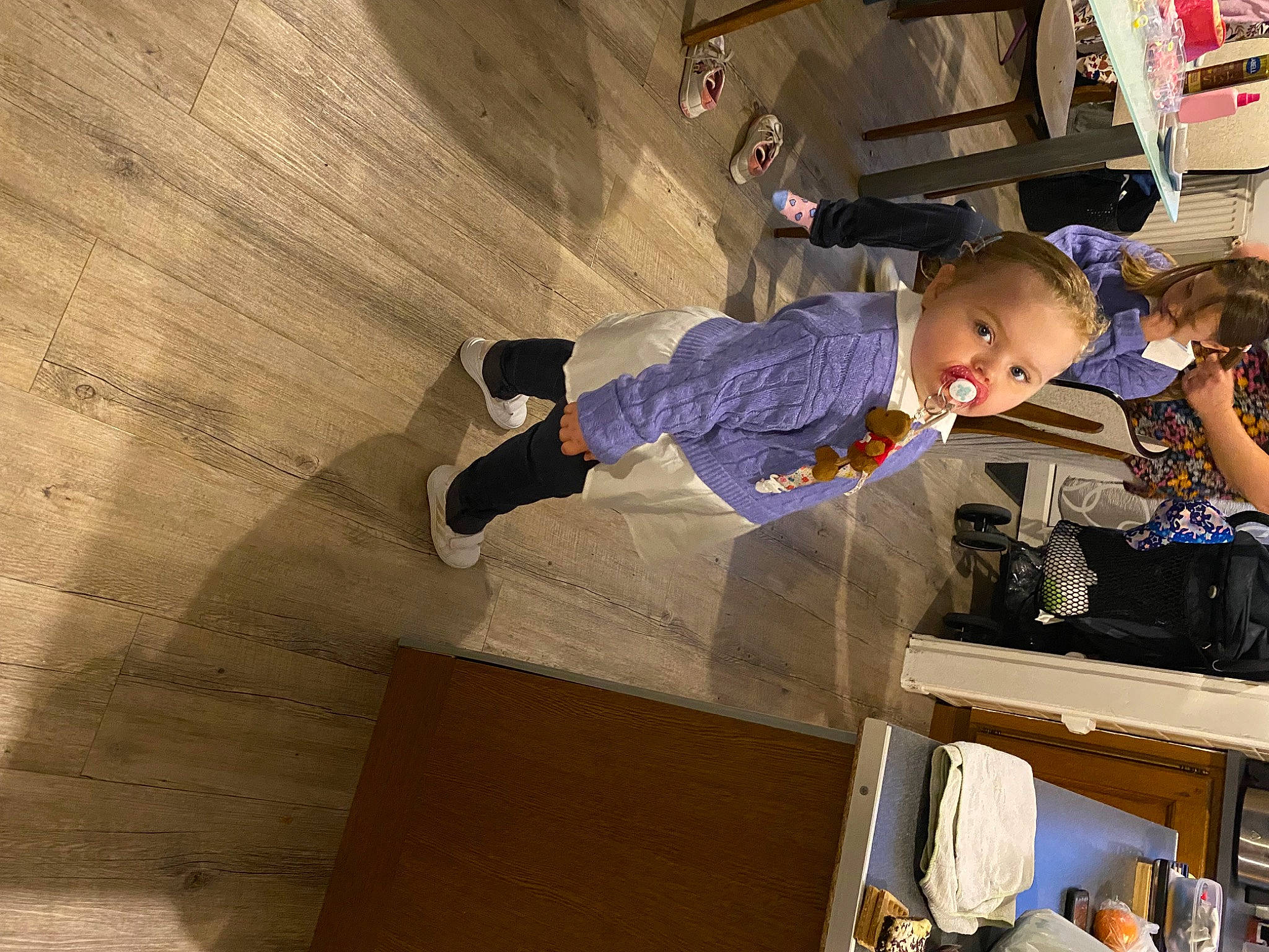 Madeline a rejoint le concours — aidez-le/la à gagner de superbes lots ! ceiling, child, concrete, fun, hardwood, leisure, luggage_and_bags, outdoor_shoe, person, recreation, rolling, room, t_shirt, tire, toddler, walking_shoe, wood