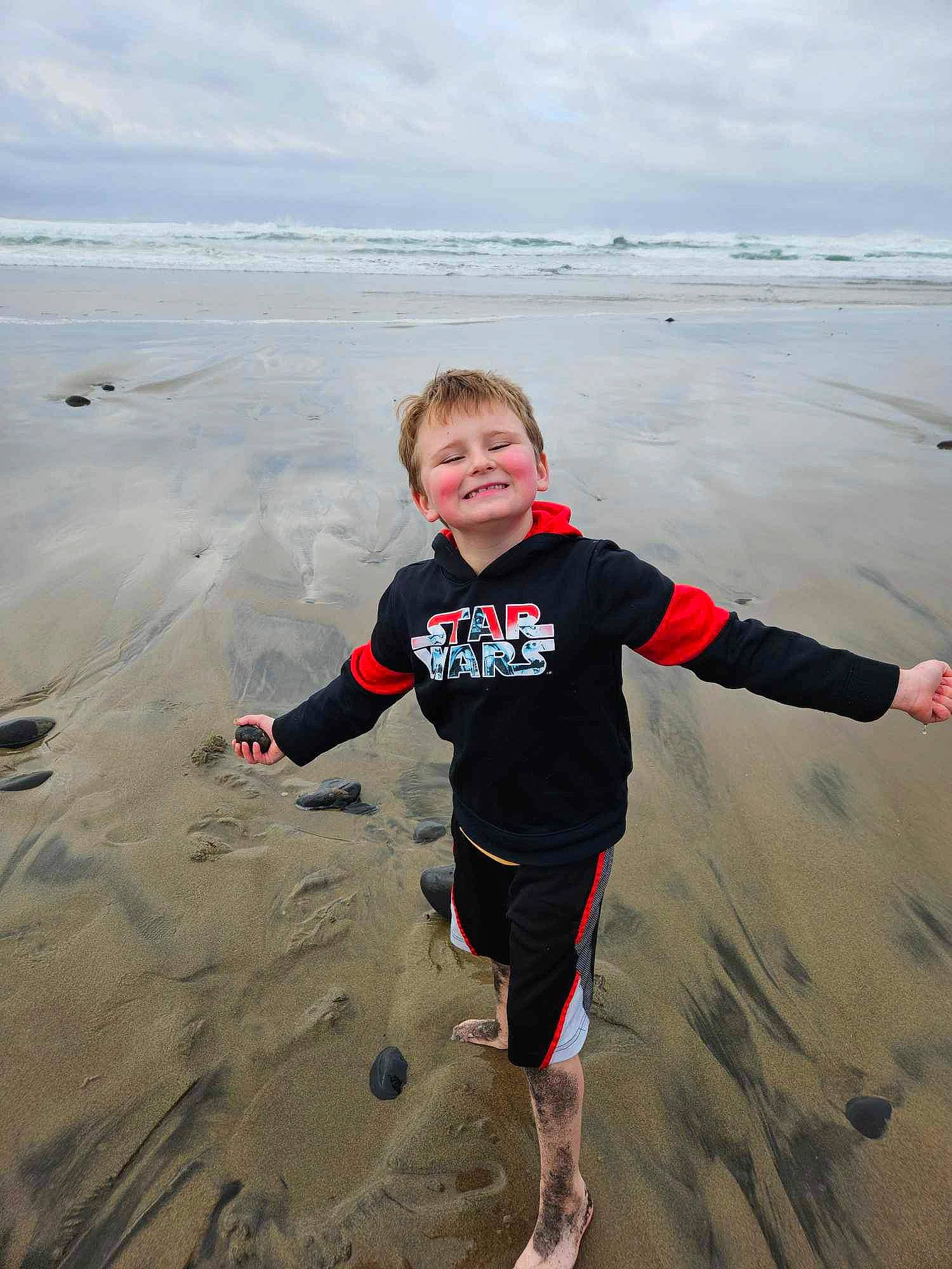 Zayden is registered to the contest to win money with this photo: beach, cloud, coast, fun, happy, joy, landscape, ocean, people_in_nature, person, personal_protective_equipment, physical_fitness, recreation, sand, shore, sky, sleeve, smile, sportswear, water