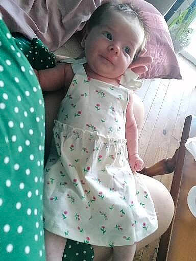 Amalia participe au concours pour gagner de l'argent avec cette photo : baby, baby_products, baby_safety, baby_toddler_clothing, chair, child, comfort, green, happy, linens, pattern, person, photograph, pink, product, skin, sleeve, smile, textile, toddler