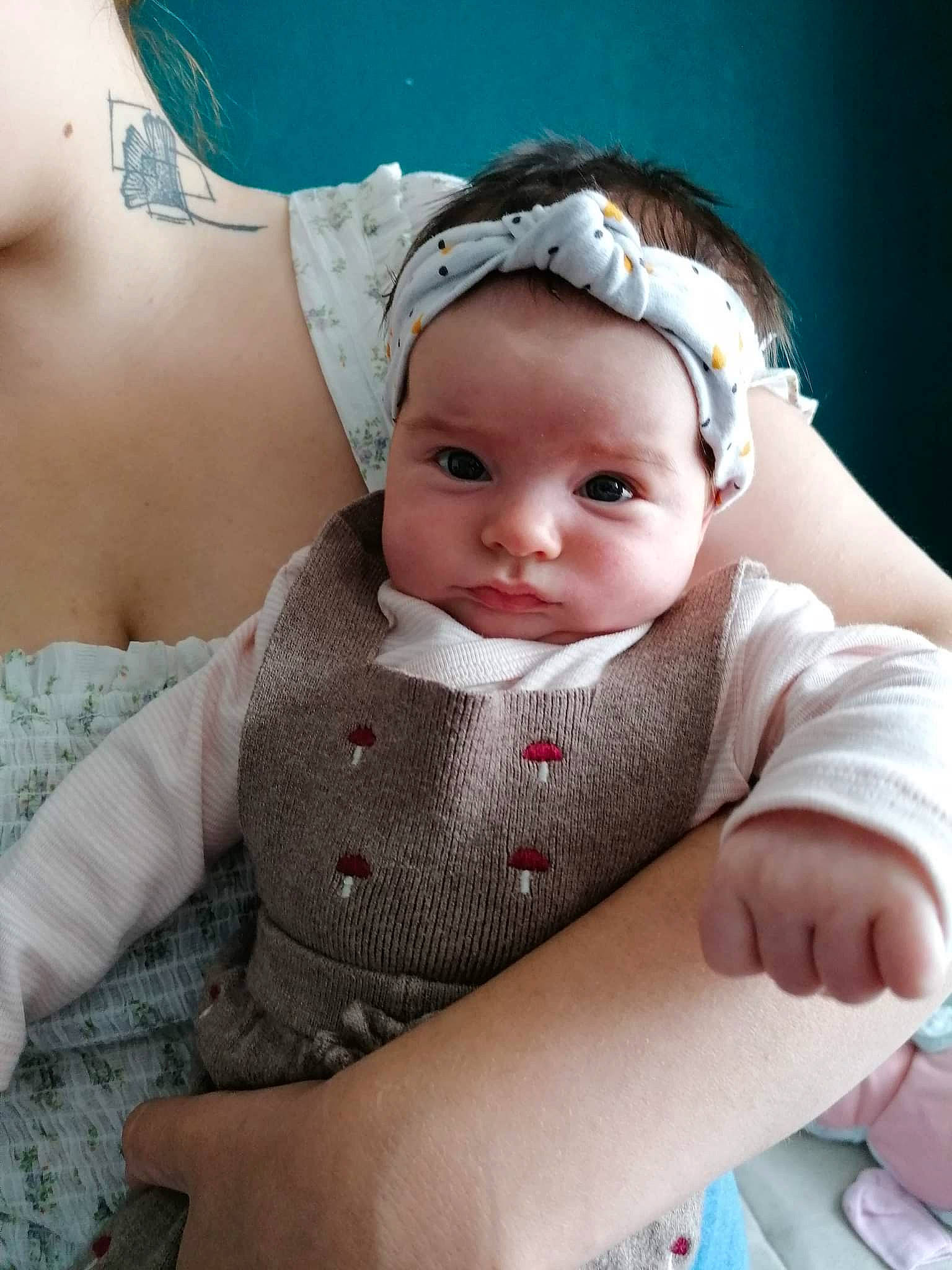 Amalia a rejoint le concours — aidez-le/la à gagner de superbes lots ! baby, baby_toddler_clothing, cap, cheek, chest, child, comfort, eye, eyelash, facial_expression, fun, happy, headgear, headpiece, jewellery, lip, pattern, person, skin, textile