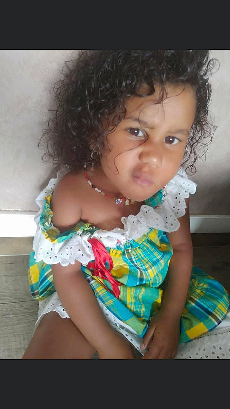 Kayliah a rejoint le concours — aidez-le/la à gagner de superbes lots ! arm, baby_toddler_clothing, cheek, eye, face, fashion, flash_photography, hair, hairstyle, hand, human_body, iris, joint, leg, lip, mouth, neck, nose, person, shoulder