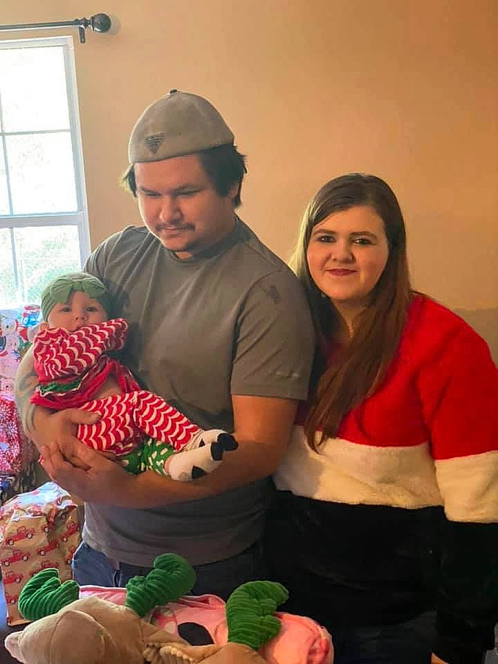 Harmonie is registered to the contest to win money with this photo: abdomen, baby, baked_goods, baseball_cap, cake, cake_decorating, cap, dessert, family, headwear, human, icing, joy, natural_foods, people, person, produce, stomach, strawberries, sugar_paste