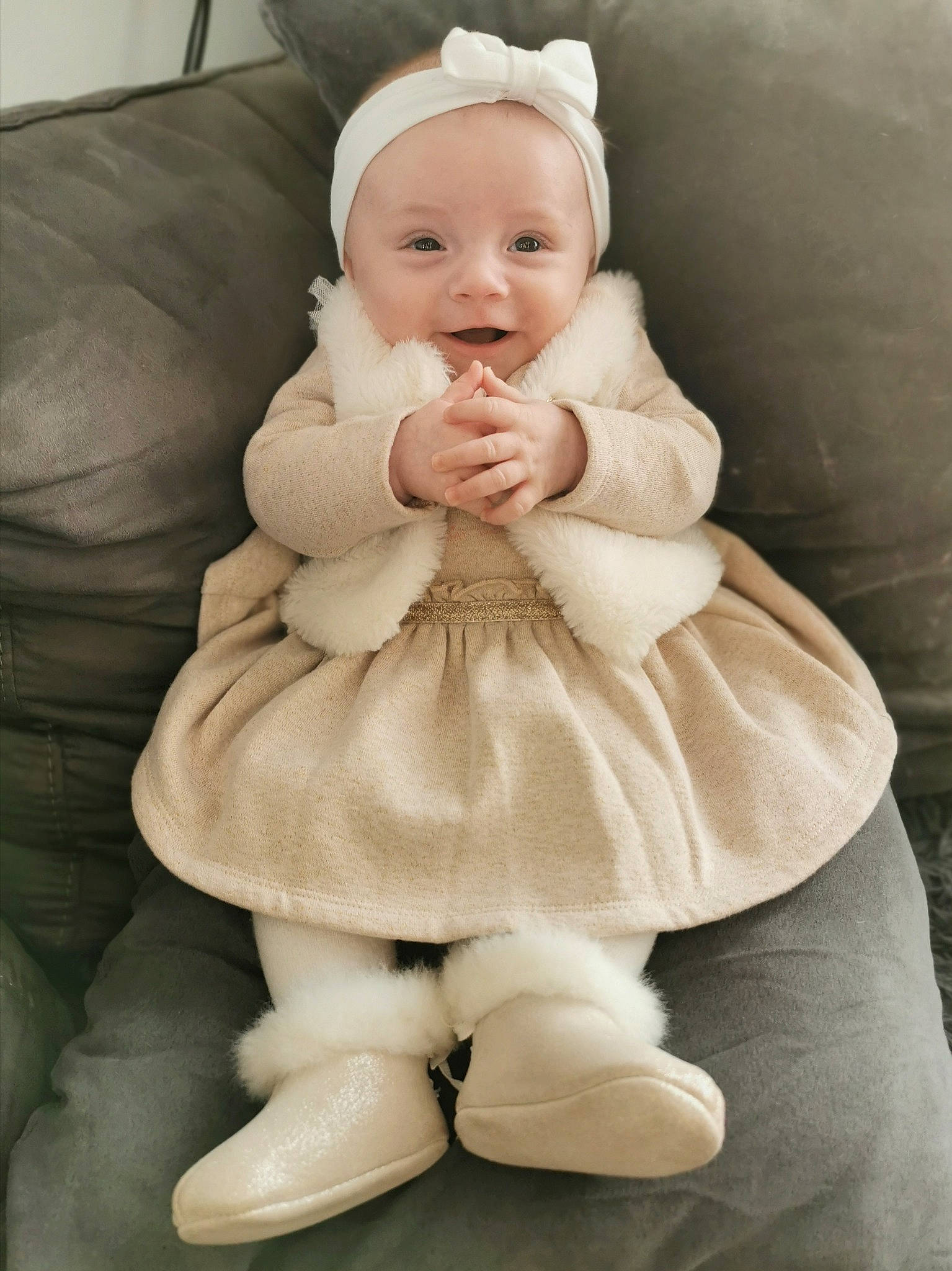 Calie a rejoint le concours — aidez-le/la à gagner de superbes lots ! baby, cheek, child, person, smile, toddler